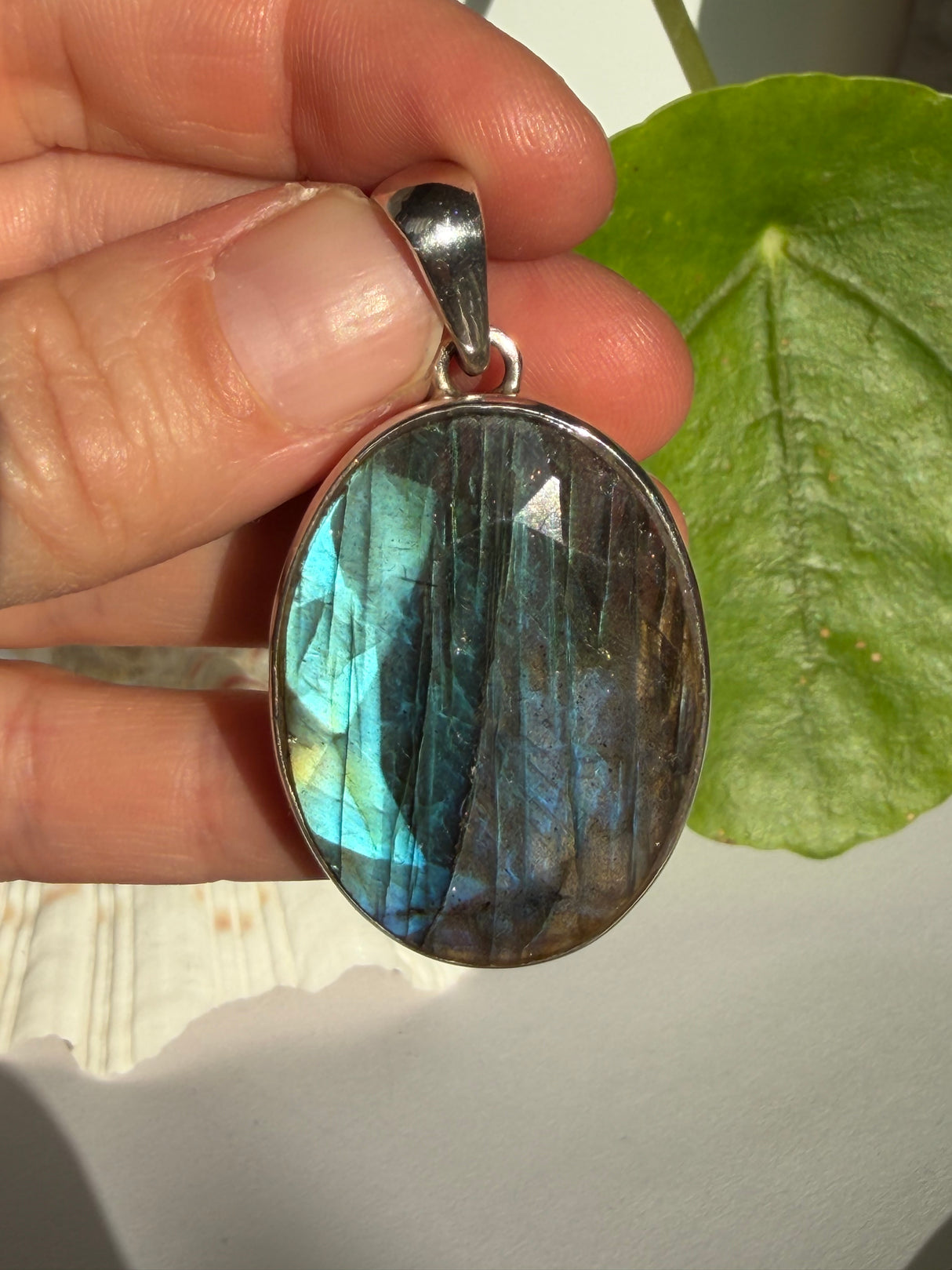Labradorite oval faceted pendant in sterling silver PPGJ391