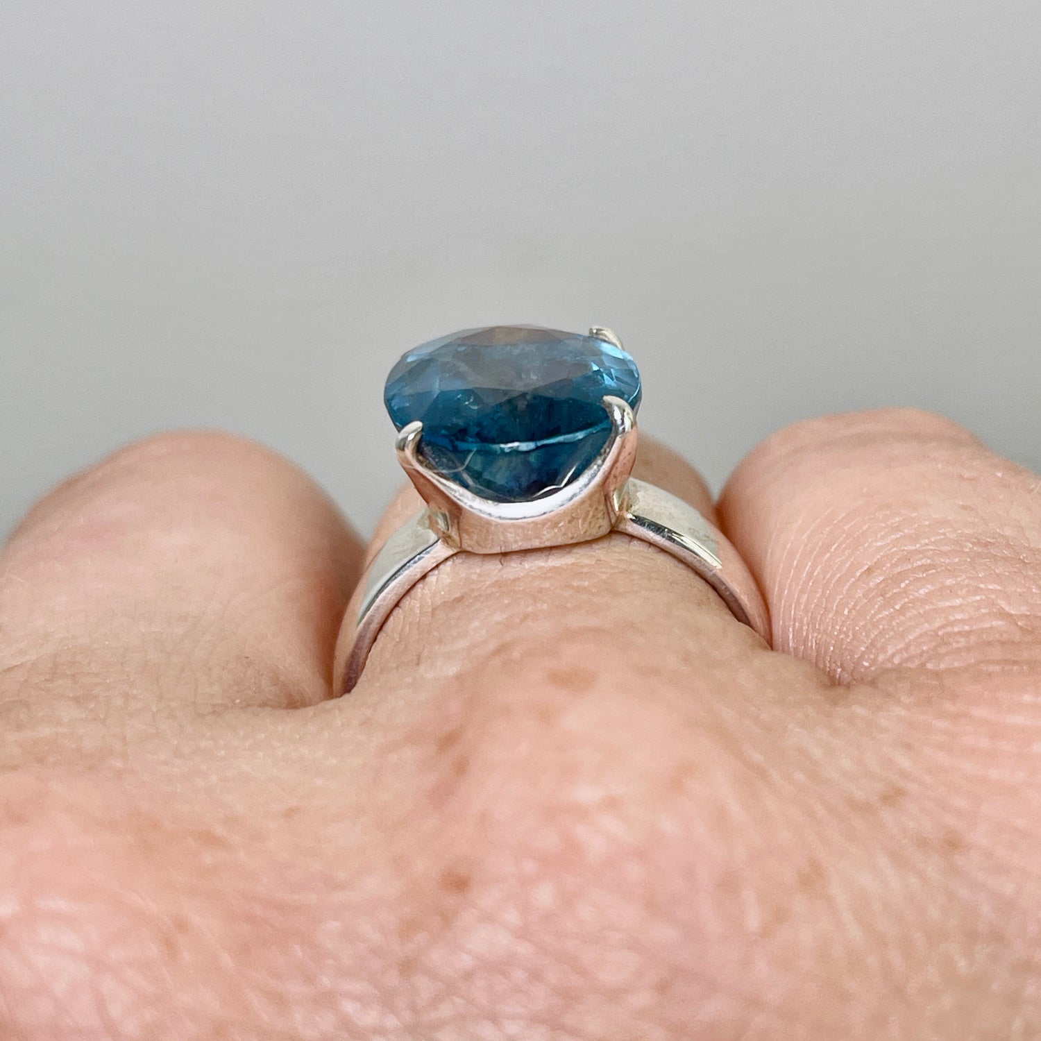 Fluorite Oval Faceted Ring s.7 PRGJ305