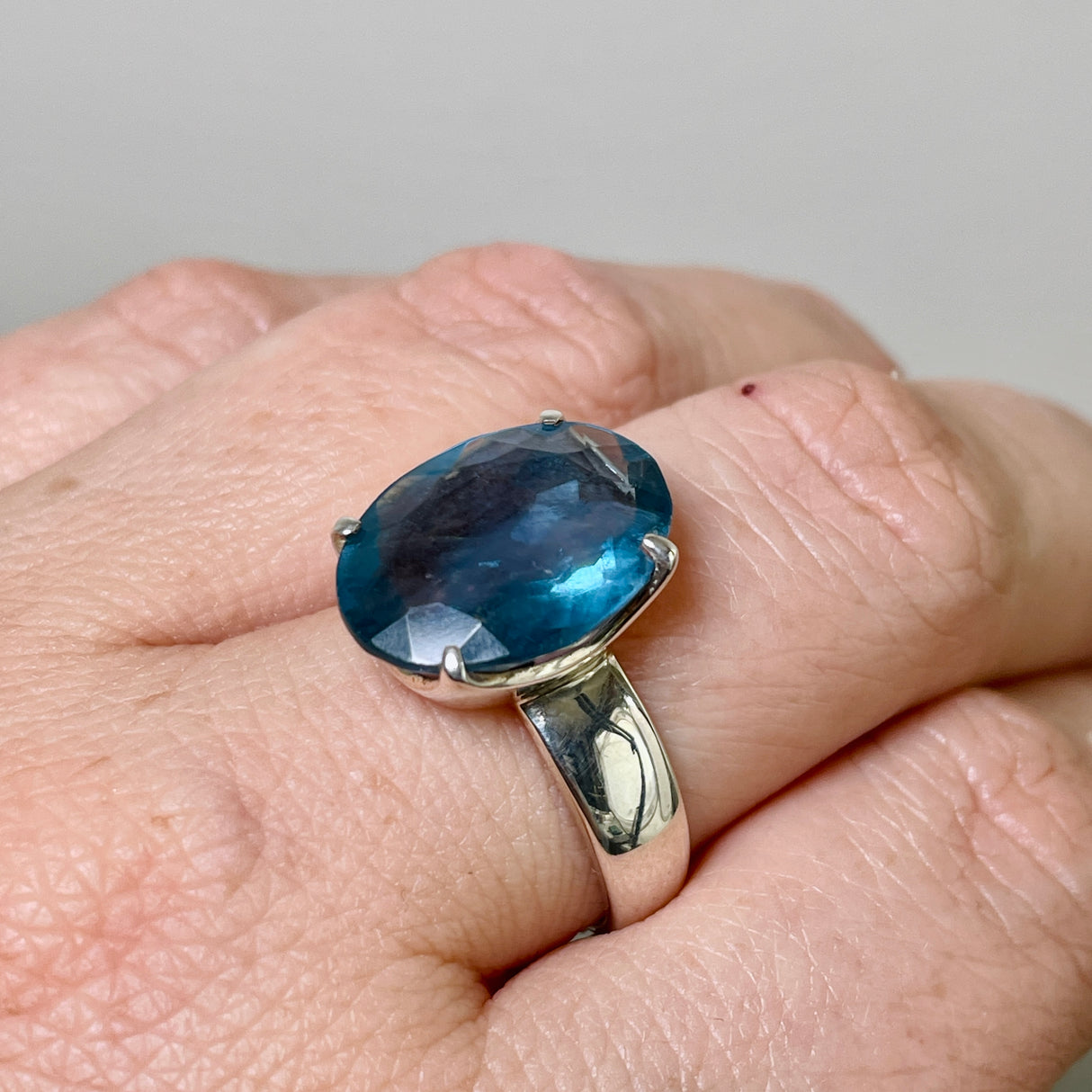 Fluorite Oval Faceted Ring s.8.5 PRGJ302