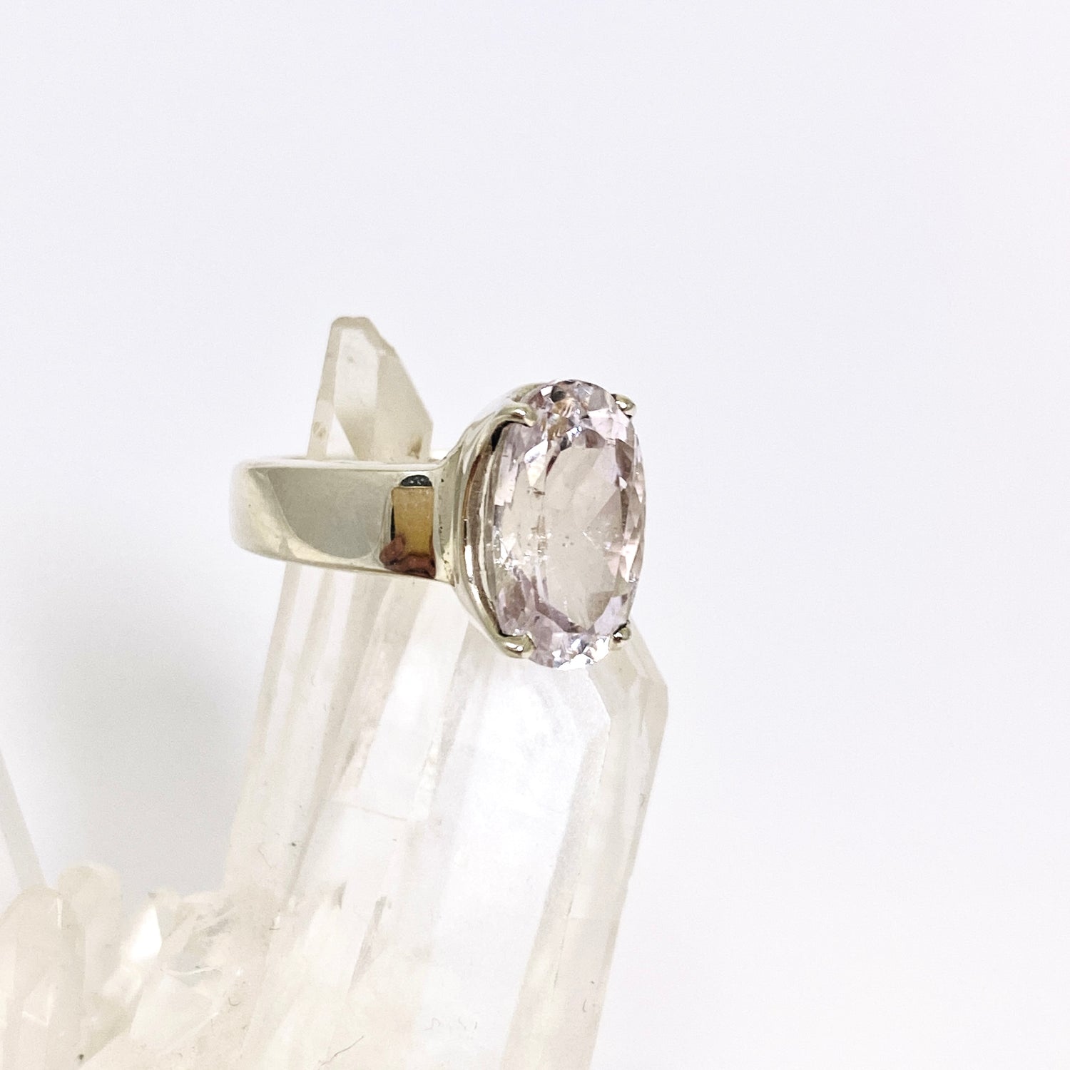 Kunzite Oval Faceted Ring Size 7 PRGJ672