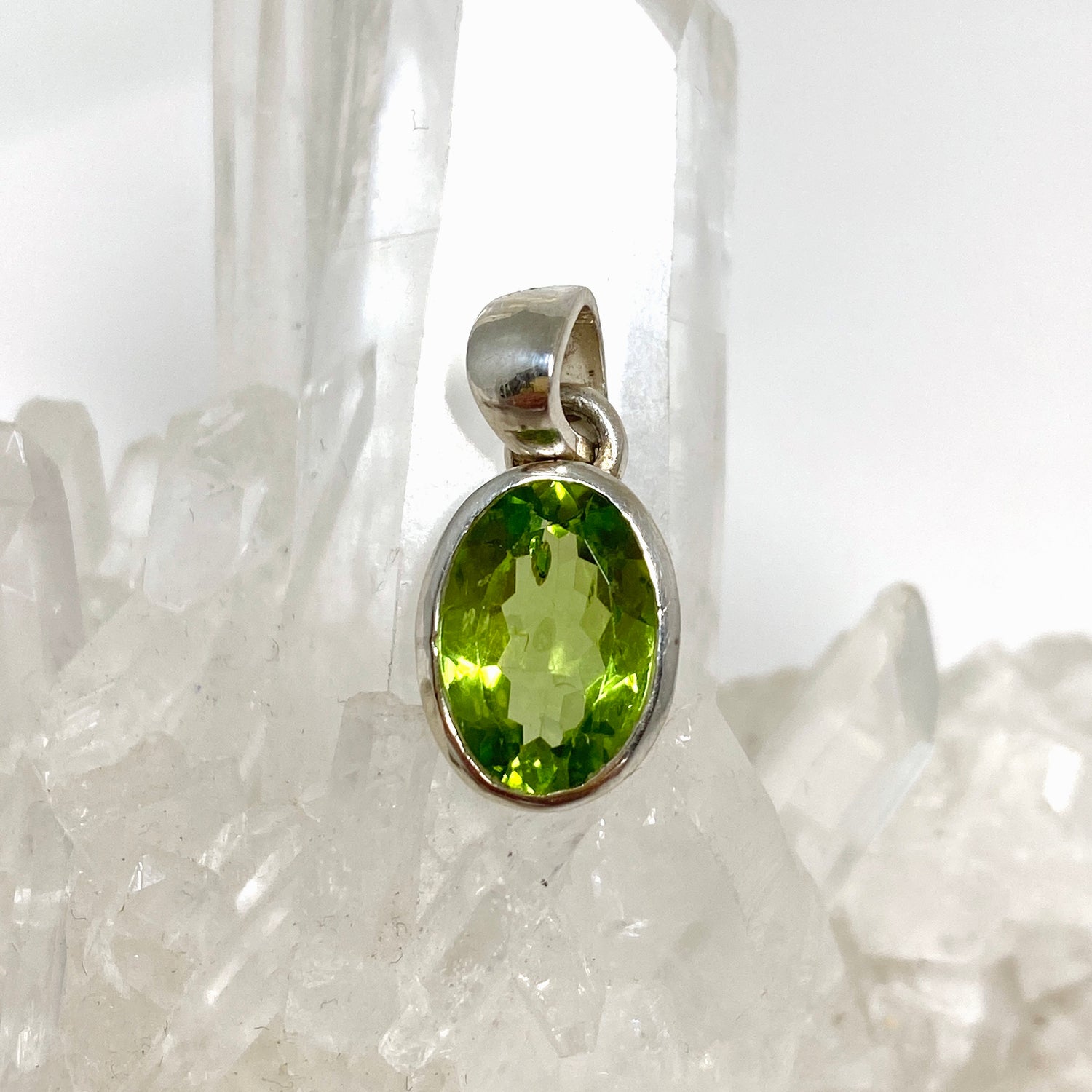 Peridot Oval Faceted Pendant PPGJ803