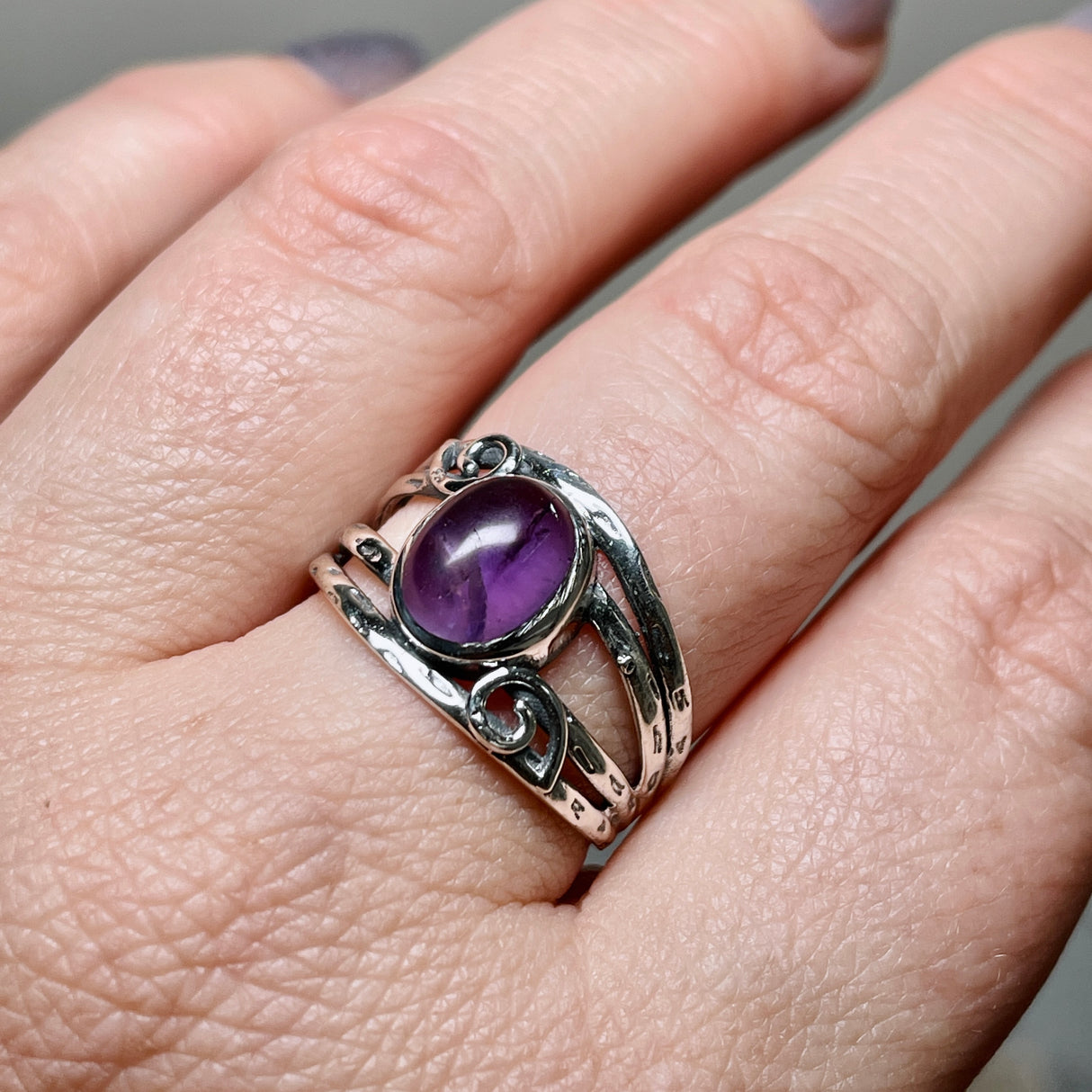 Amethyst Oval Cabochon Ring in a Decorative Setting R4025
