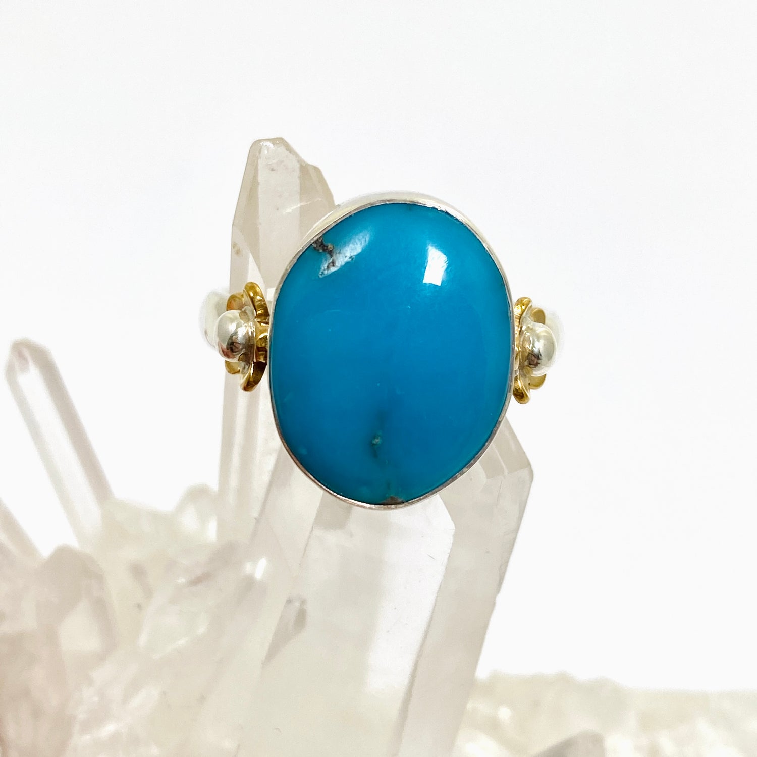 Arizona Turquoise Oval Cabochon Ring with Brass Accents Size 10 KRGJ3405