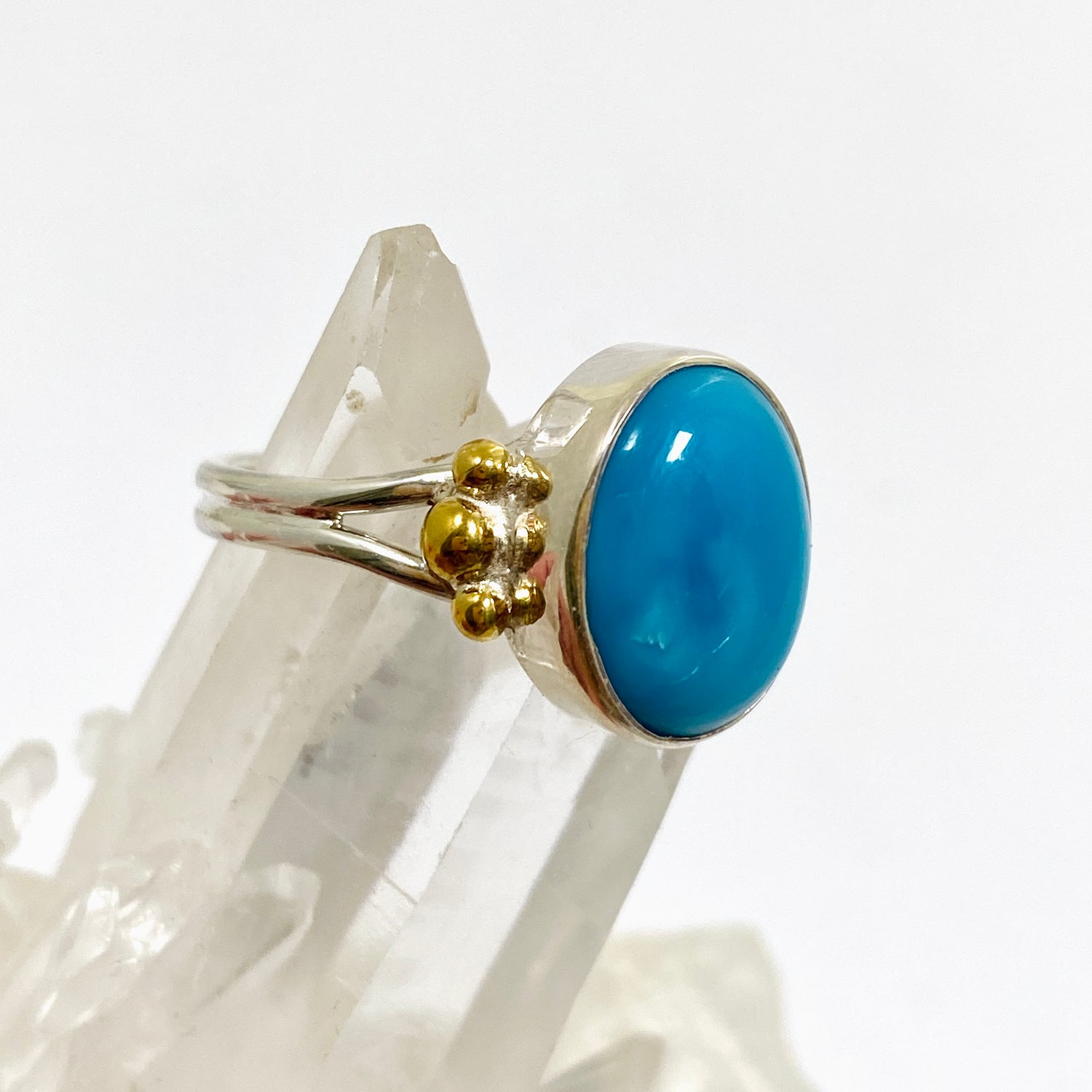 Arizona Turquoise Oval Cabochon Ring with Brass Accents Size 10 KRGJ3406