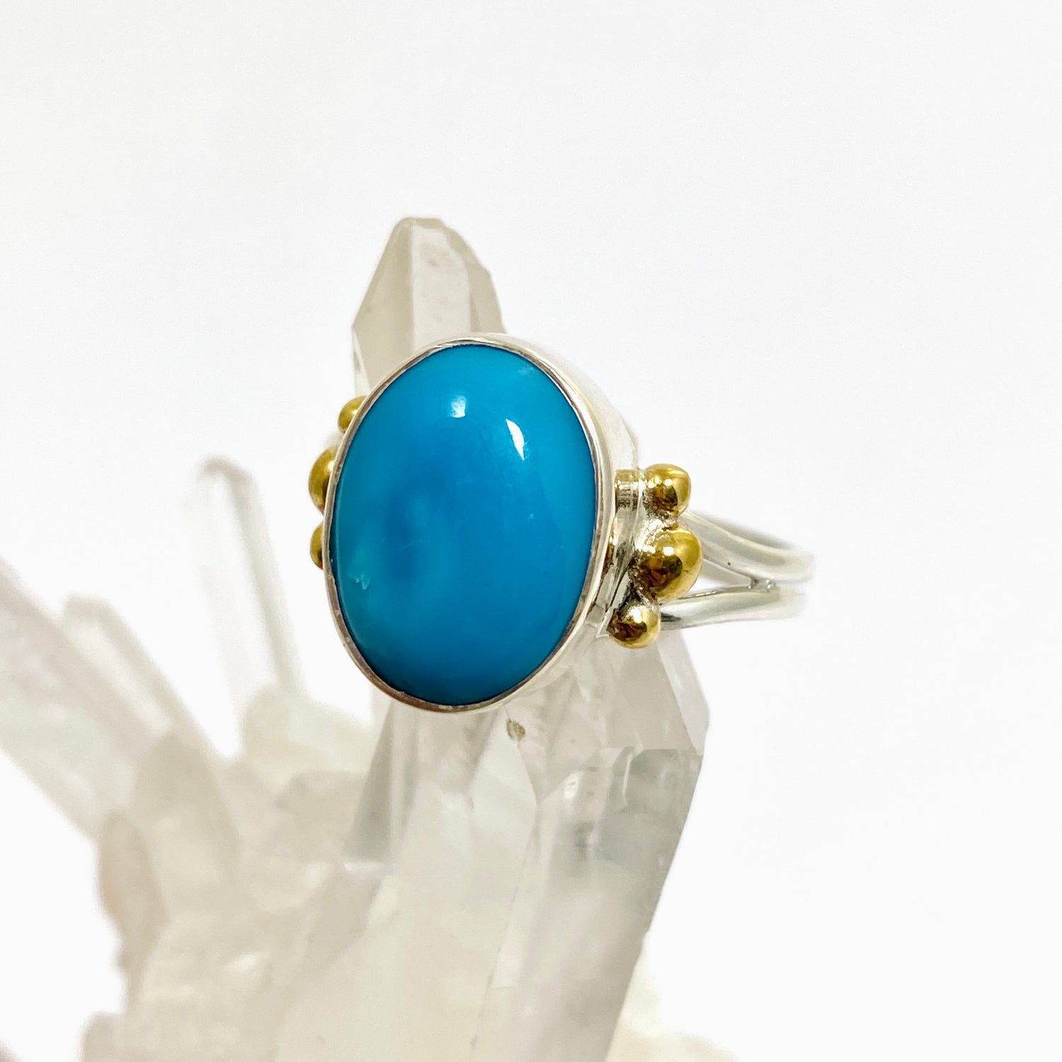 Arizona Turquoise Oval Cabochon Ring with Brass Accents Size 10 KRGJ3406