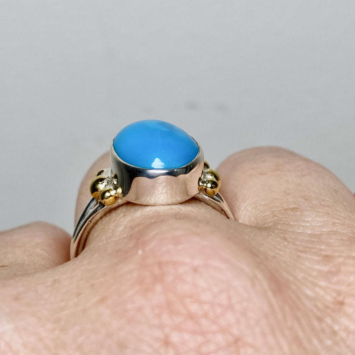 Arizona Turquoise Oval Cabochon Ring with Brass Accents Size 10 KRGJ3406