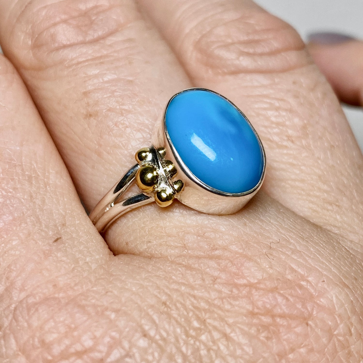 Arizona Turquoise Oval Cabochon Ring with Brass Accents Size 10 KRGJ3406