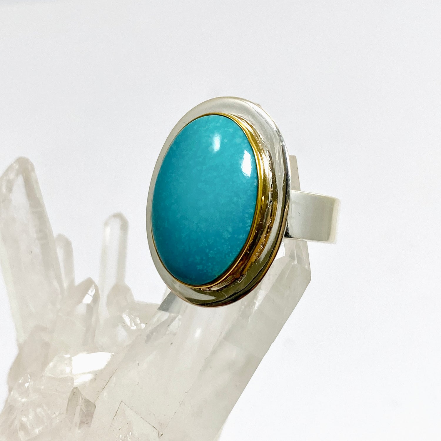 Arizona Turquoise Oval Cabochon Ring with Brass Accents Size 11 KRGJ3408