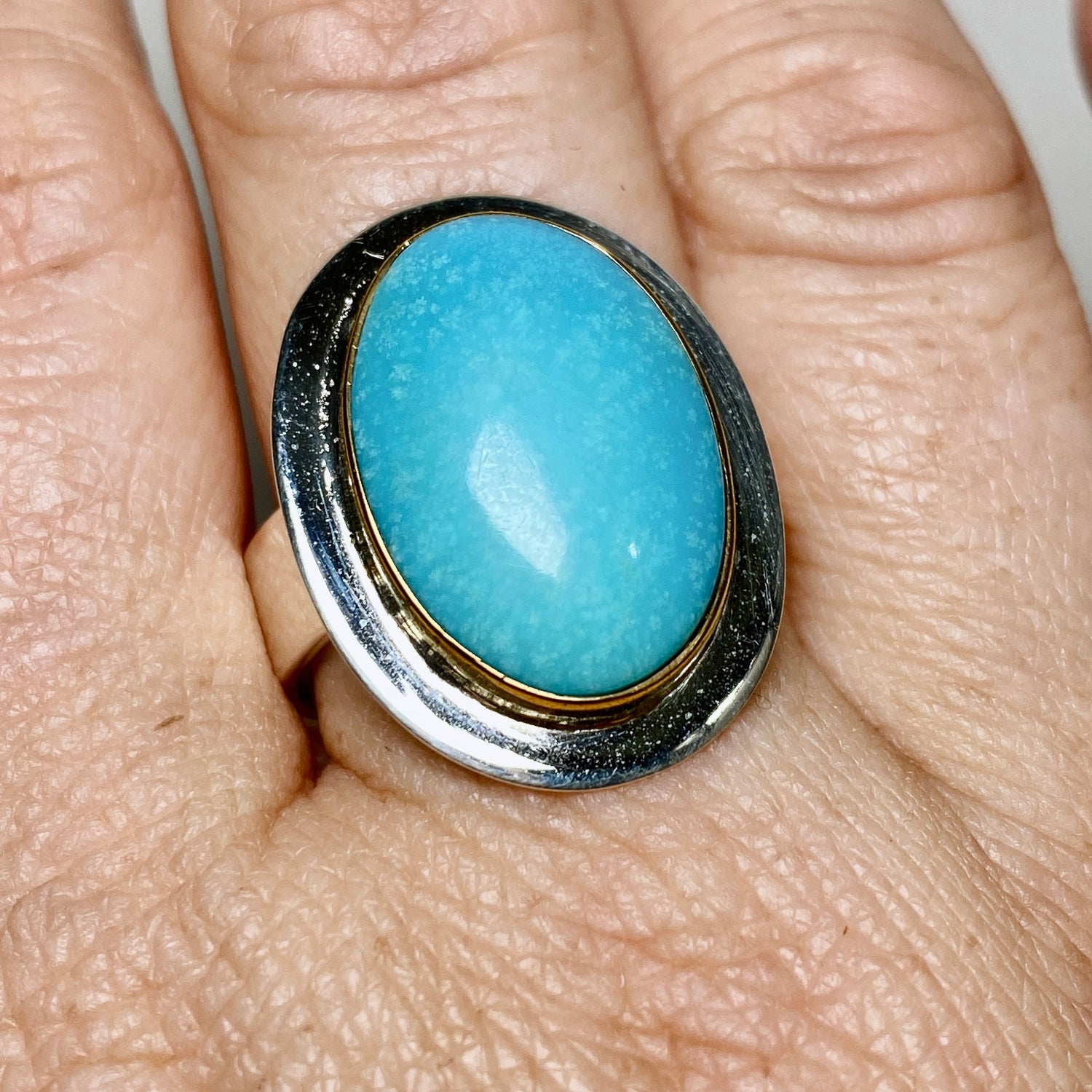 Arizona Turquoise Oval Cabochon Ring with Brass Accents Size 11 KRGJ3408