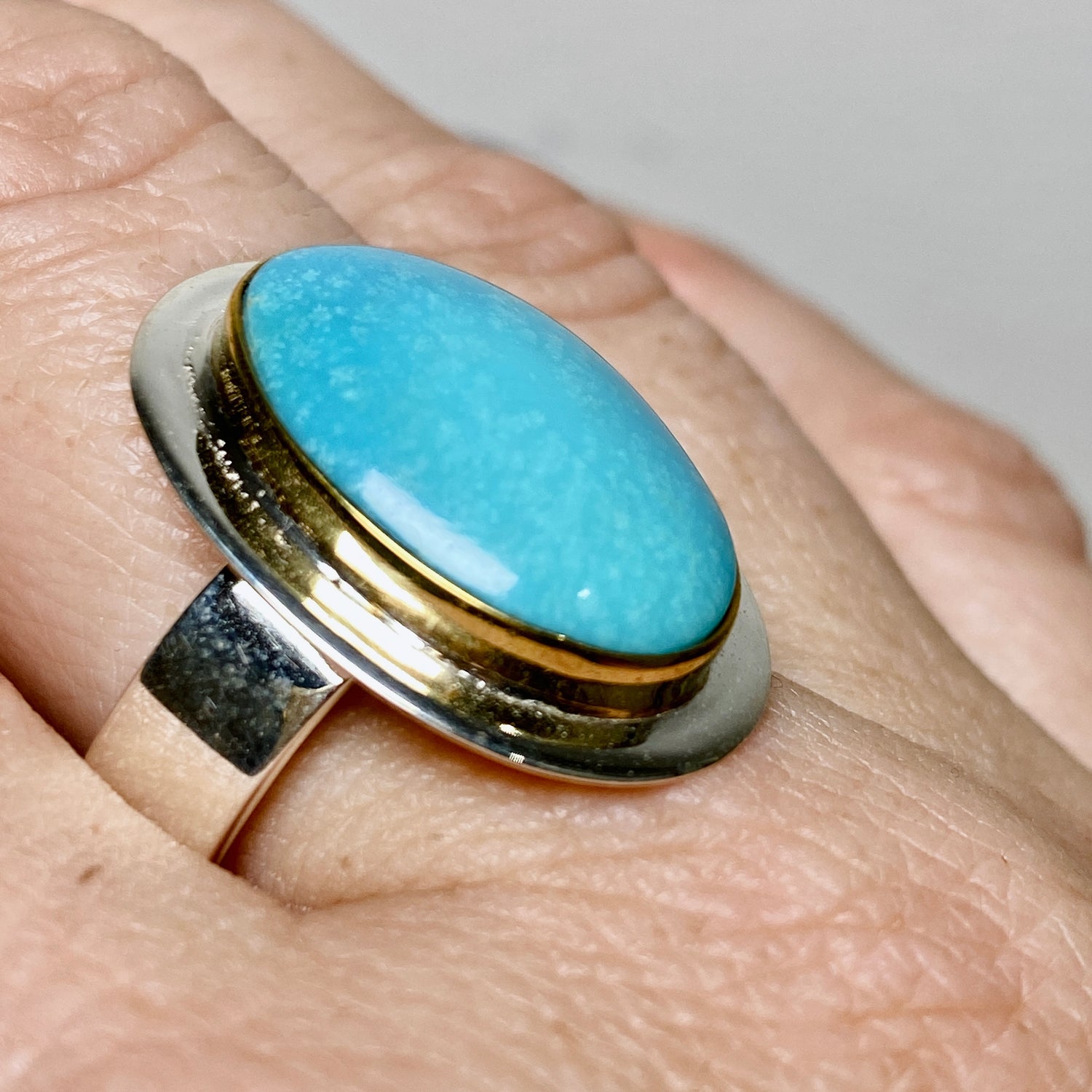 Arizona Turquoise Oval Cabochon Ring with Brass Accents Size 11 KRGJ3408