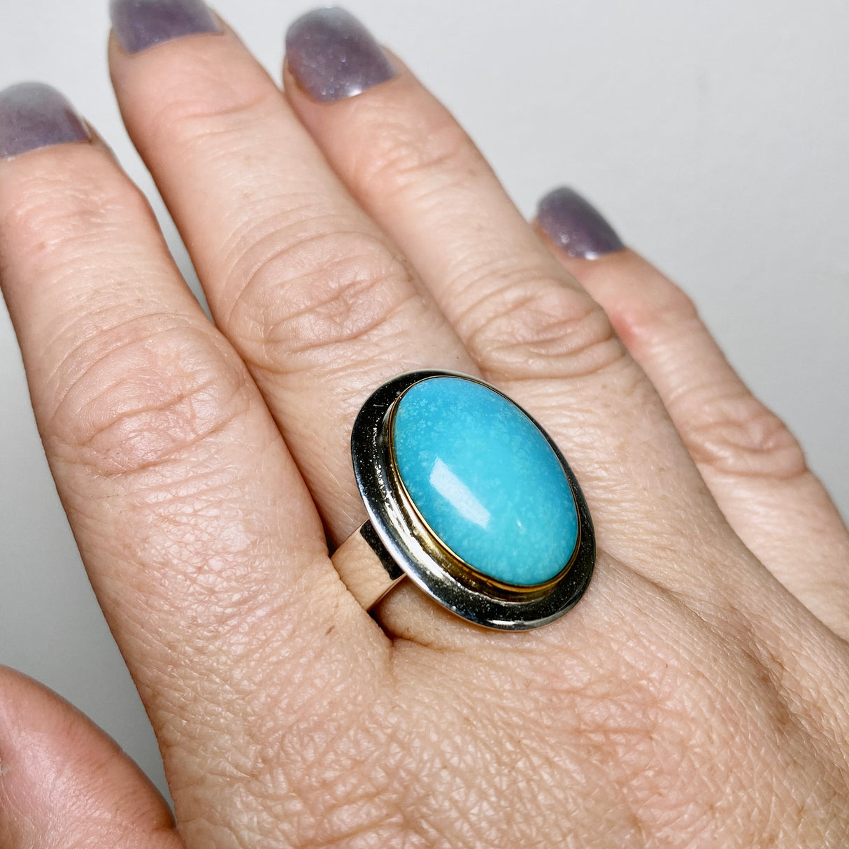Arizona Turquoise Oval Cabochon Ring with Brass Accents Size 11 KRGJ3408