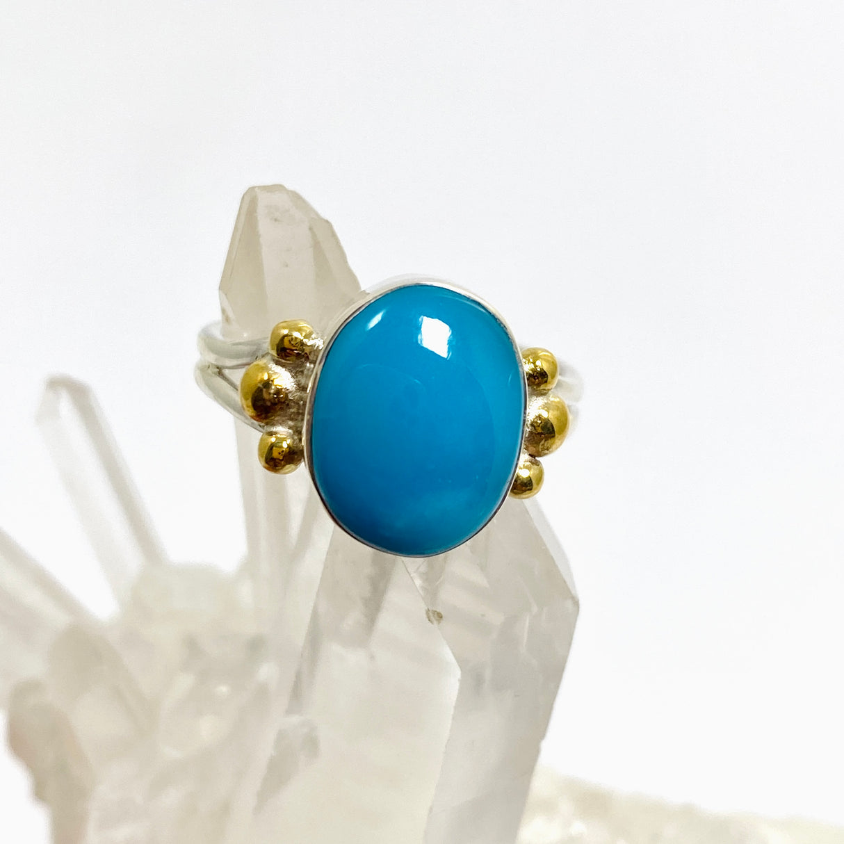 Arizona Turquoise Oval Cabochon Ring with Brass Accents Size 7 KRGJ3399