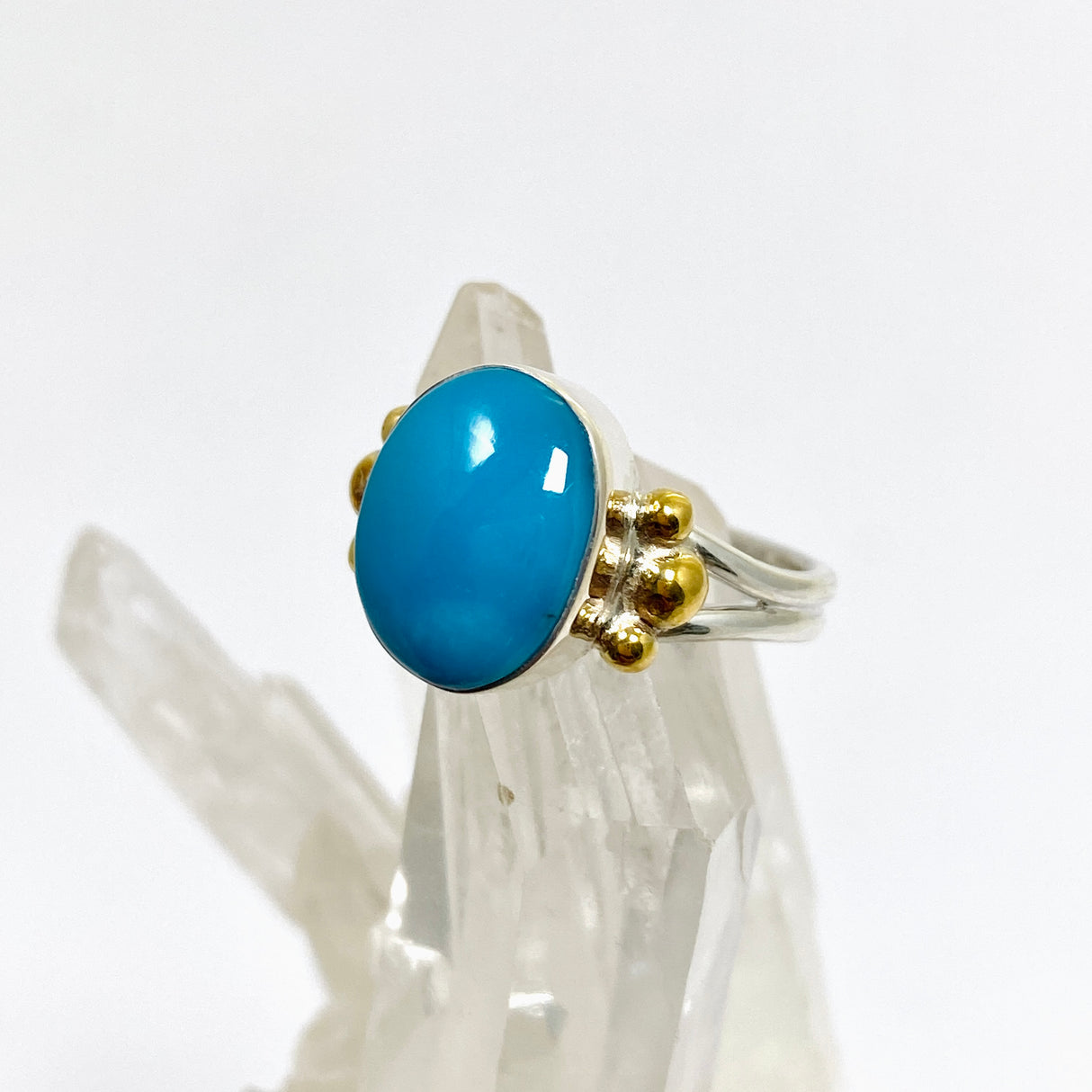 Arizona Turquoise Oval Cabochon Ring with Brass Accents Size 7 KRGJ3399