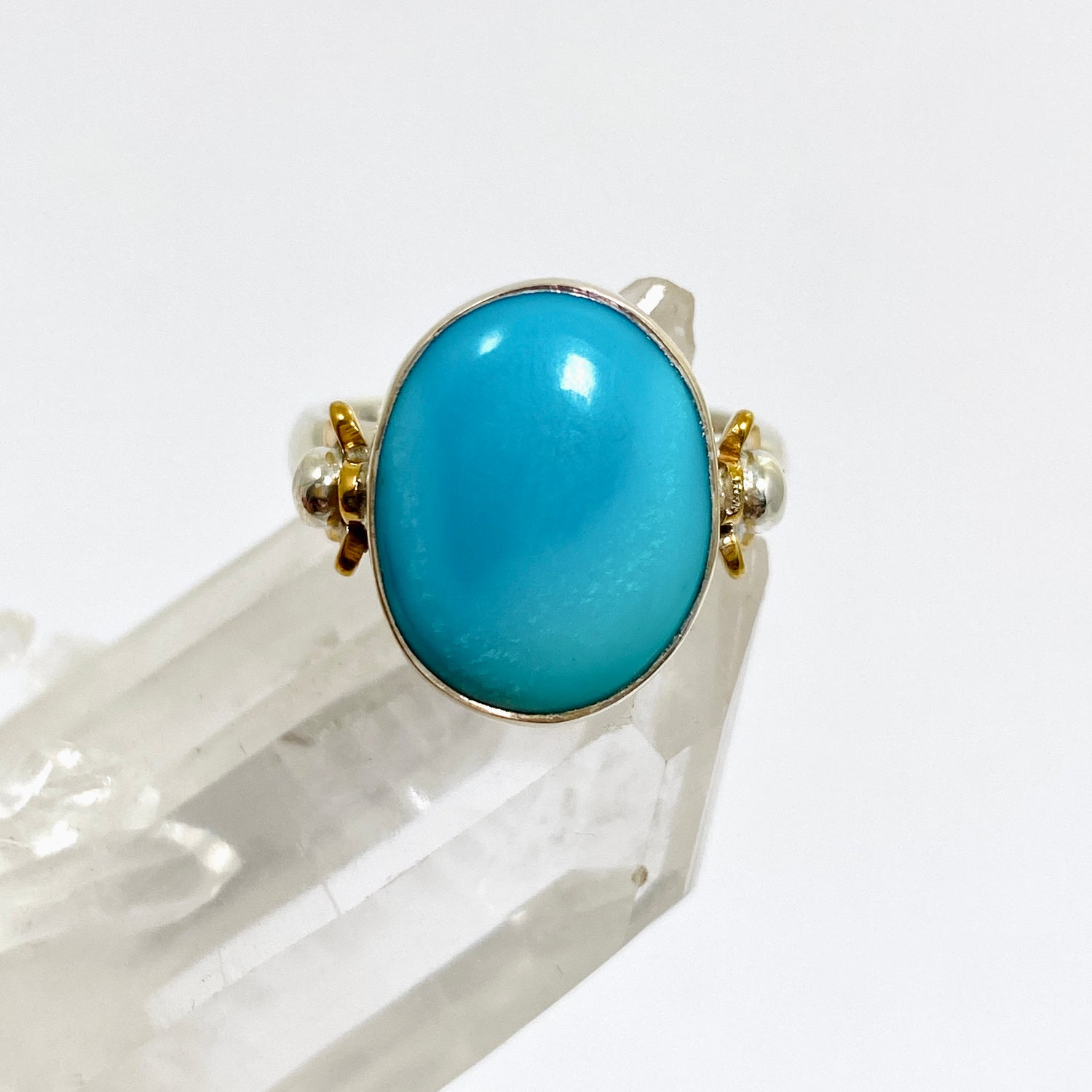 Arizona Turquoise Oval Cabochon Ring with Brass Accents Size 7 KRGJ3400