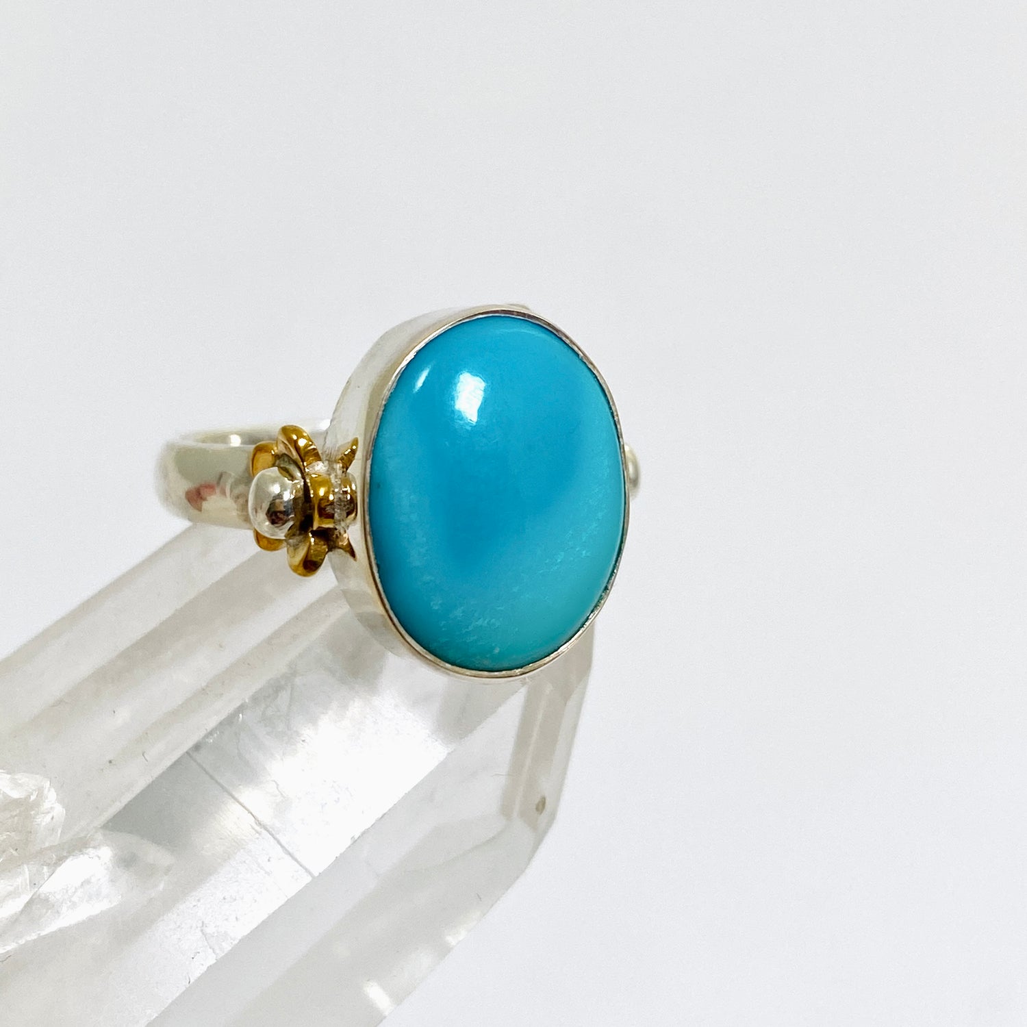 Arizona Turquoise Oval Cabochon Ring with Brass Accents Size 7 KRGJ3400