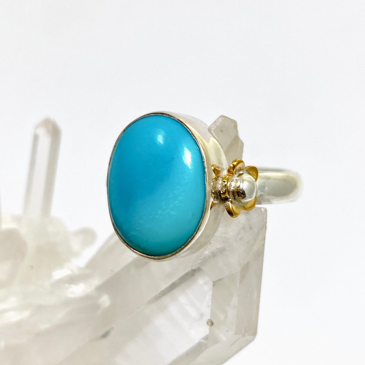 Arizona Turquoise Oval Cabochon Ring with Brass Accents Size 7 KRGJ3400