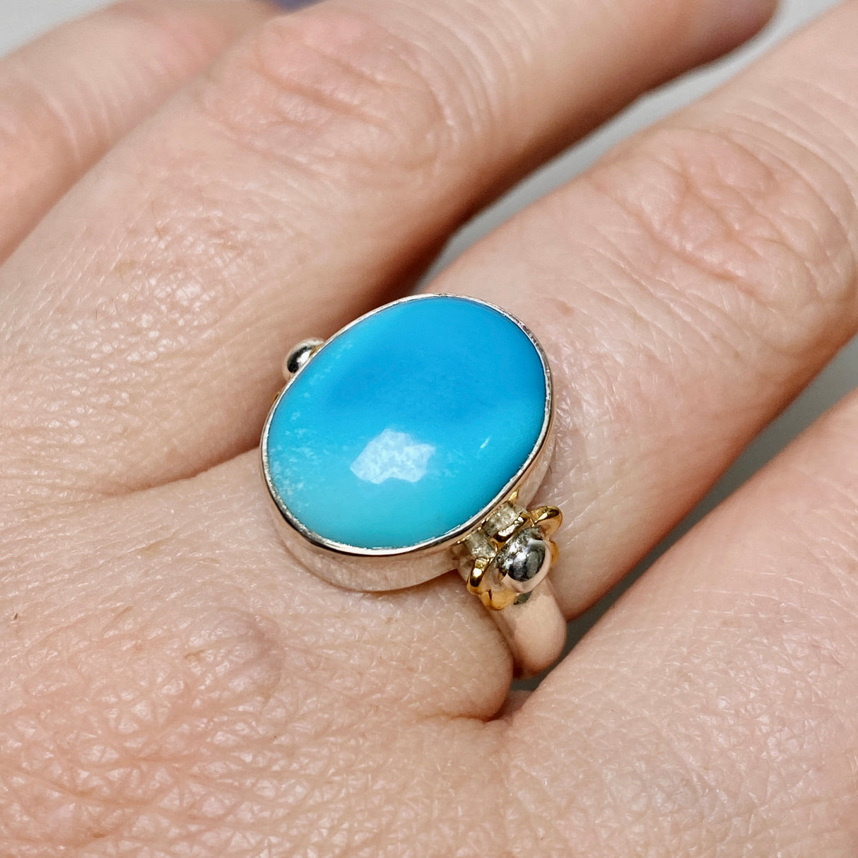 Arizona Turquoise Oval Cabochon Ring with Brass Accents Size 7 KRGJ3400