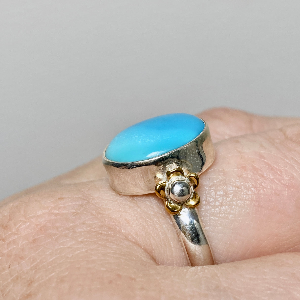 Arizona Turquoise Oval Cabochon Ring with Brass Accents Size 7 KRGJ3400