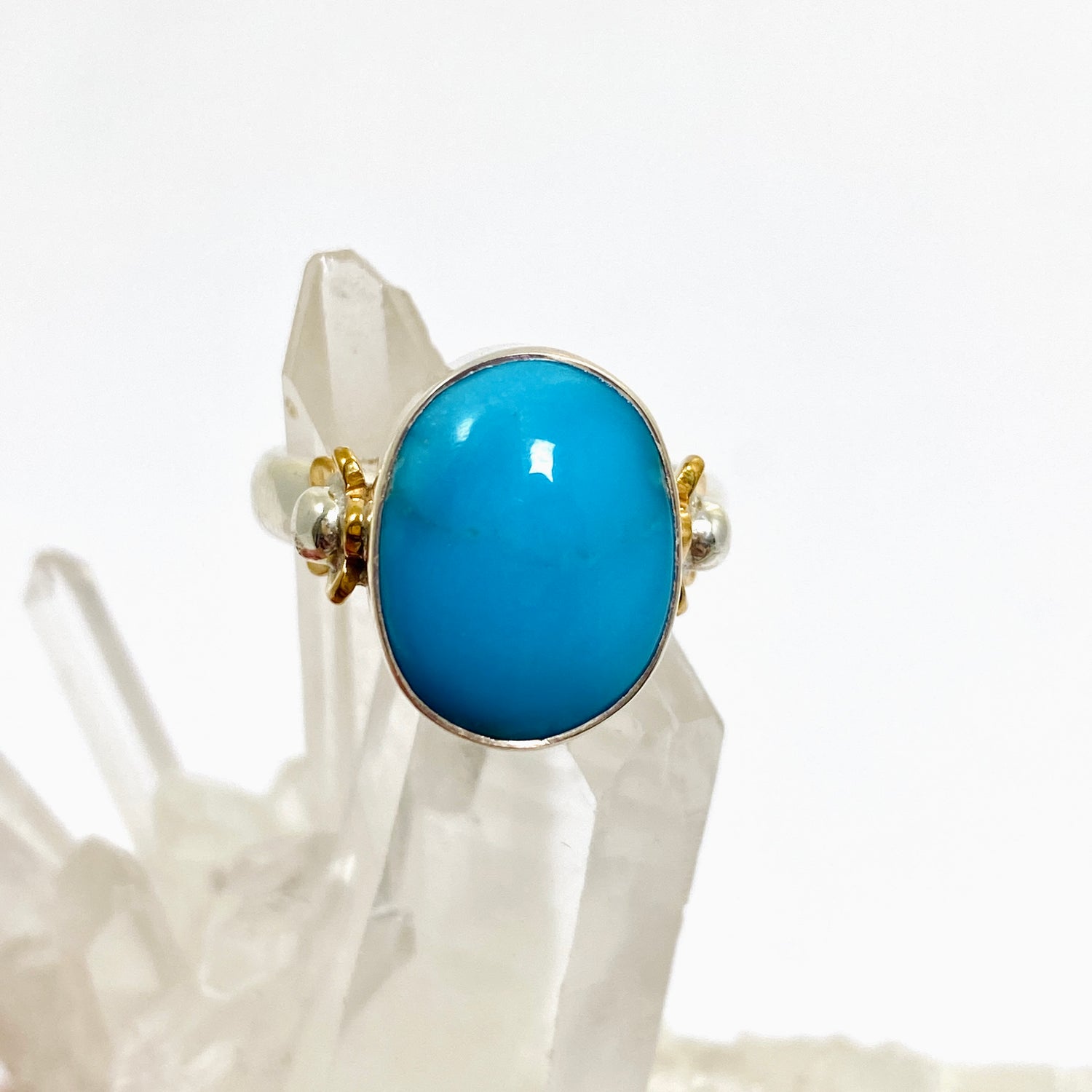 Arizona Turquoise Oval Cabochon Ring with Brass Accents Size 8 KRGJ3401