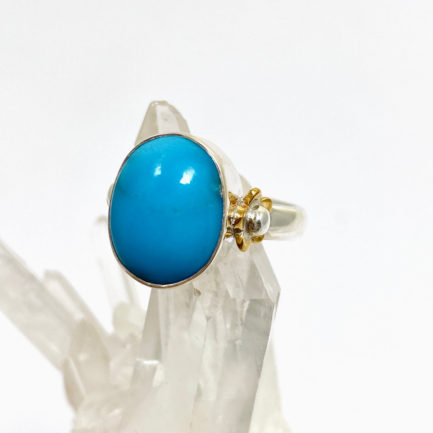 Arizona Turquoise Oval Cabochon Ring with Brass Accents Size 8 KRGJ3401