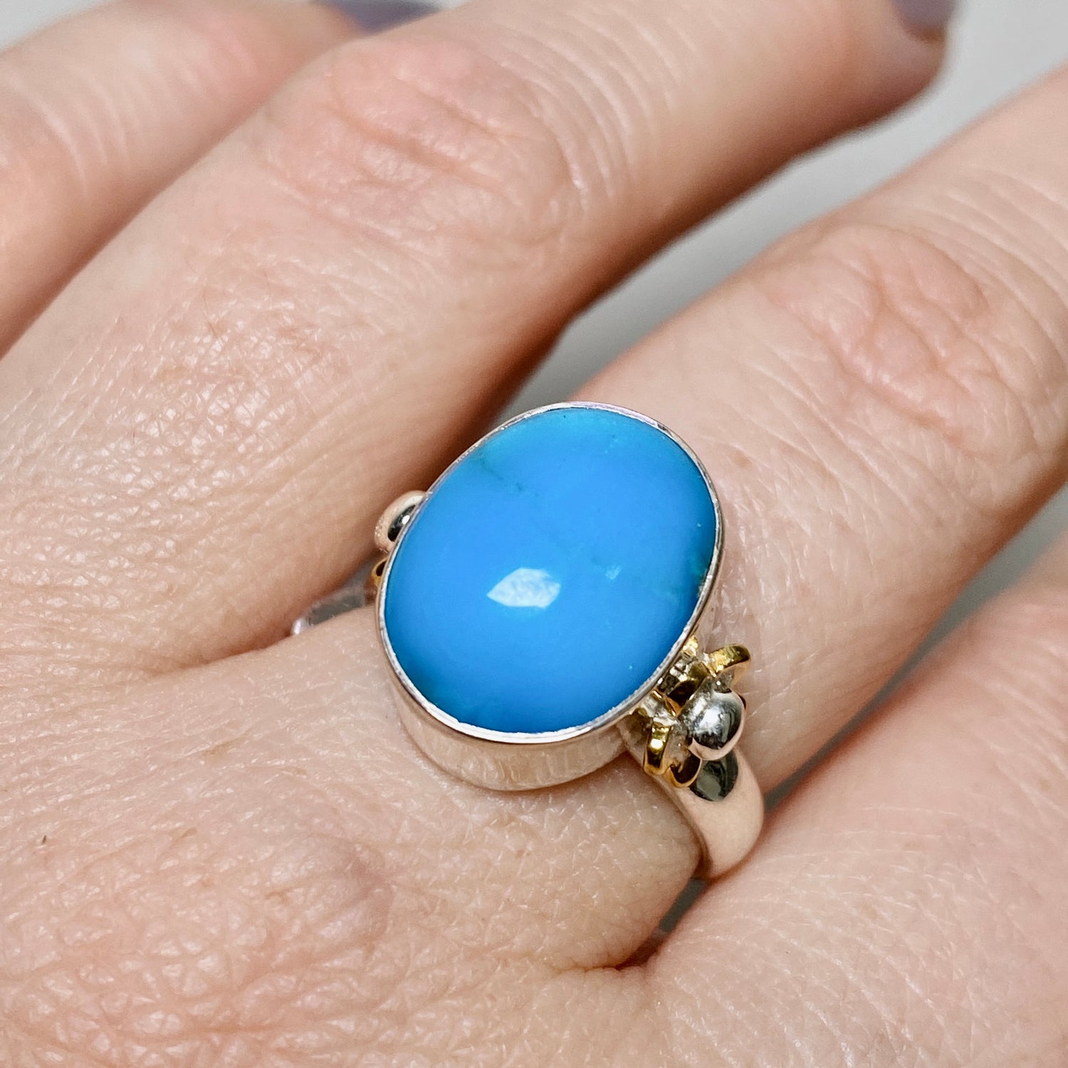 Arizona Turquoise Oval Cabochon Ring with Brass Accents Size 8 KRGJ3401