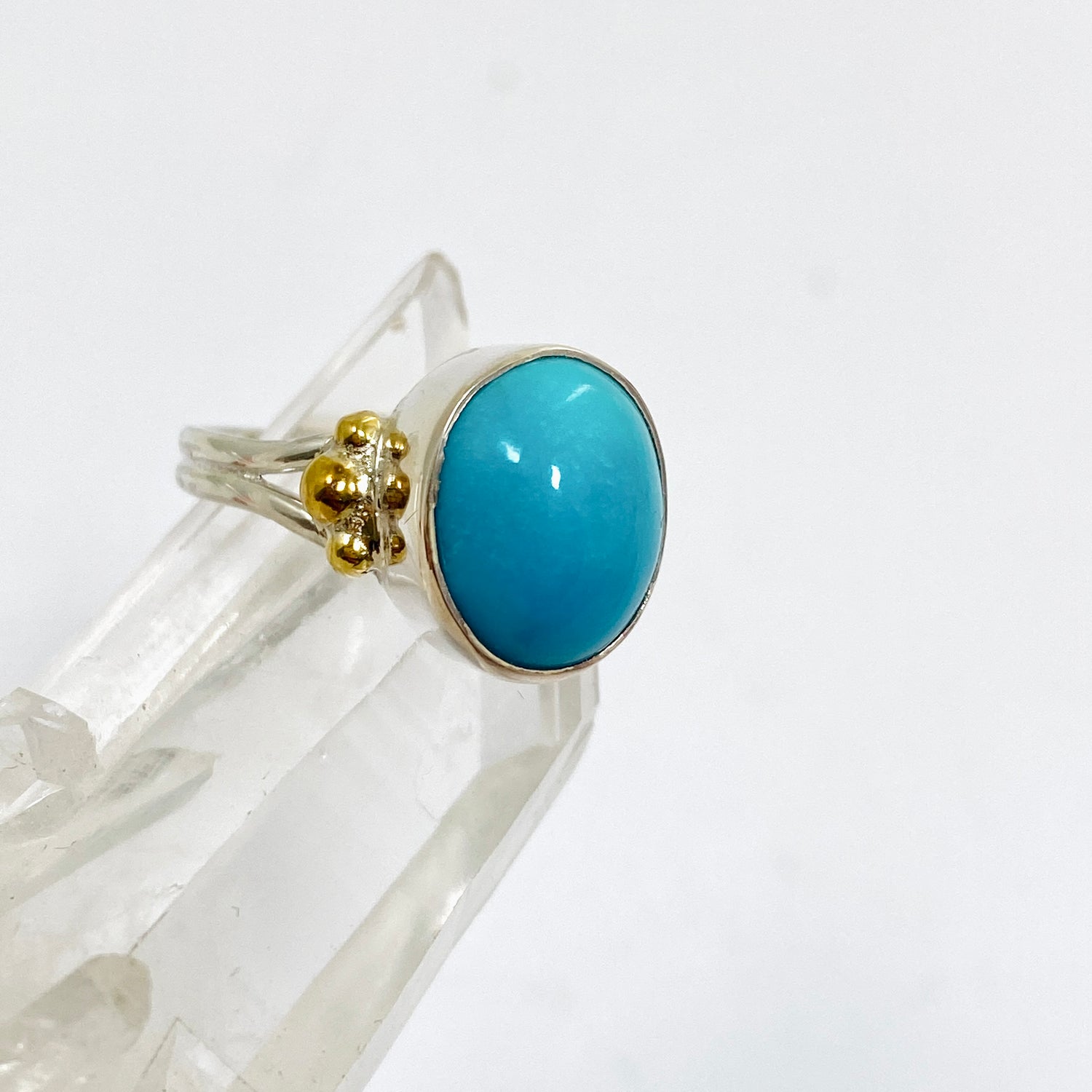 Arizona Turquoise Oval Cabochon Ring with Brass Accents Size 8 KRGJ3402
