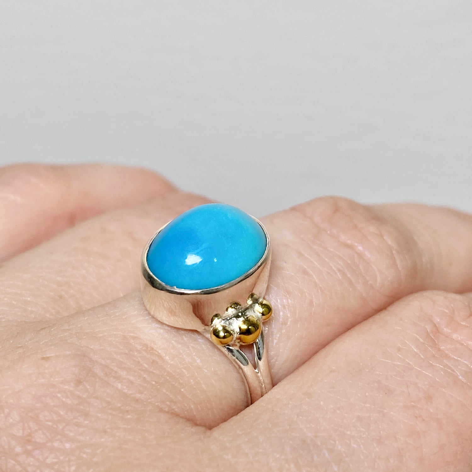 Arizona Turquoise Oval Cabochon Ring with Brass Accents Size 8 KRGJ3402