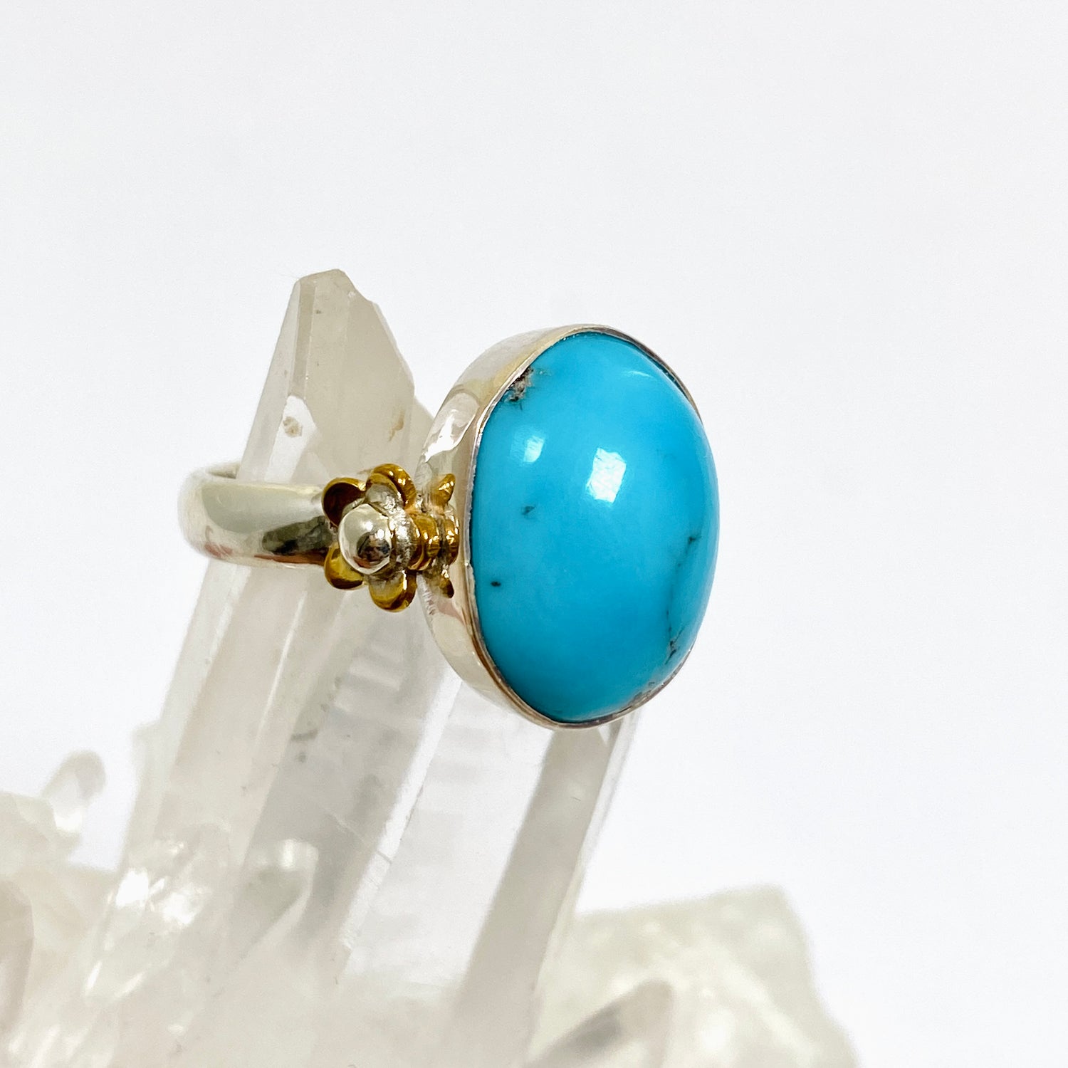 Arizona Turquoise Oval Cabochon Ring with Brass Accents Size 9 KRGJ3403