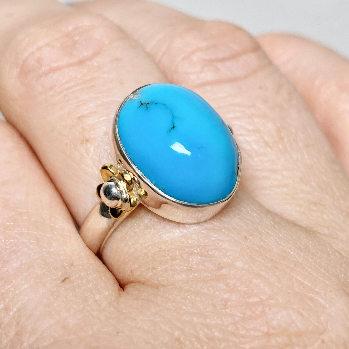 Arizona Turquoise Oval Cabochon Ring with Brass Accents Size 9 KRGJ3403