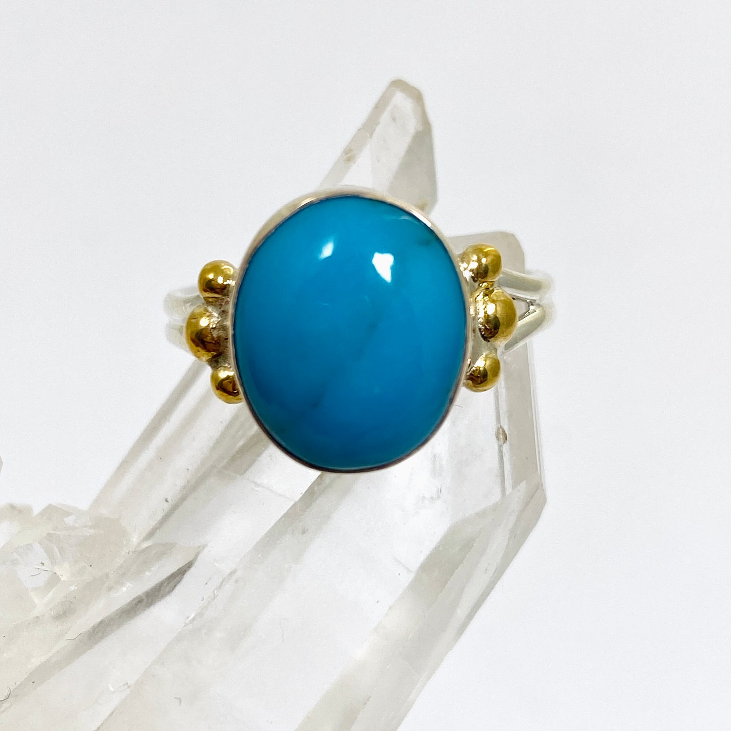 Arizona Turquoise Oval Cabochon Ring with Brass Accents Size 9 KRGJ3404