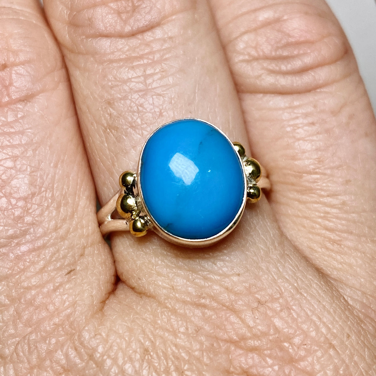 Arizona Turquoise Oval Cabochon Ring with Brass Accents Size 9 KRGJ3404