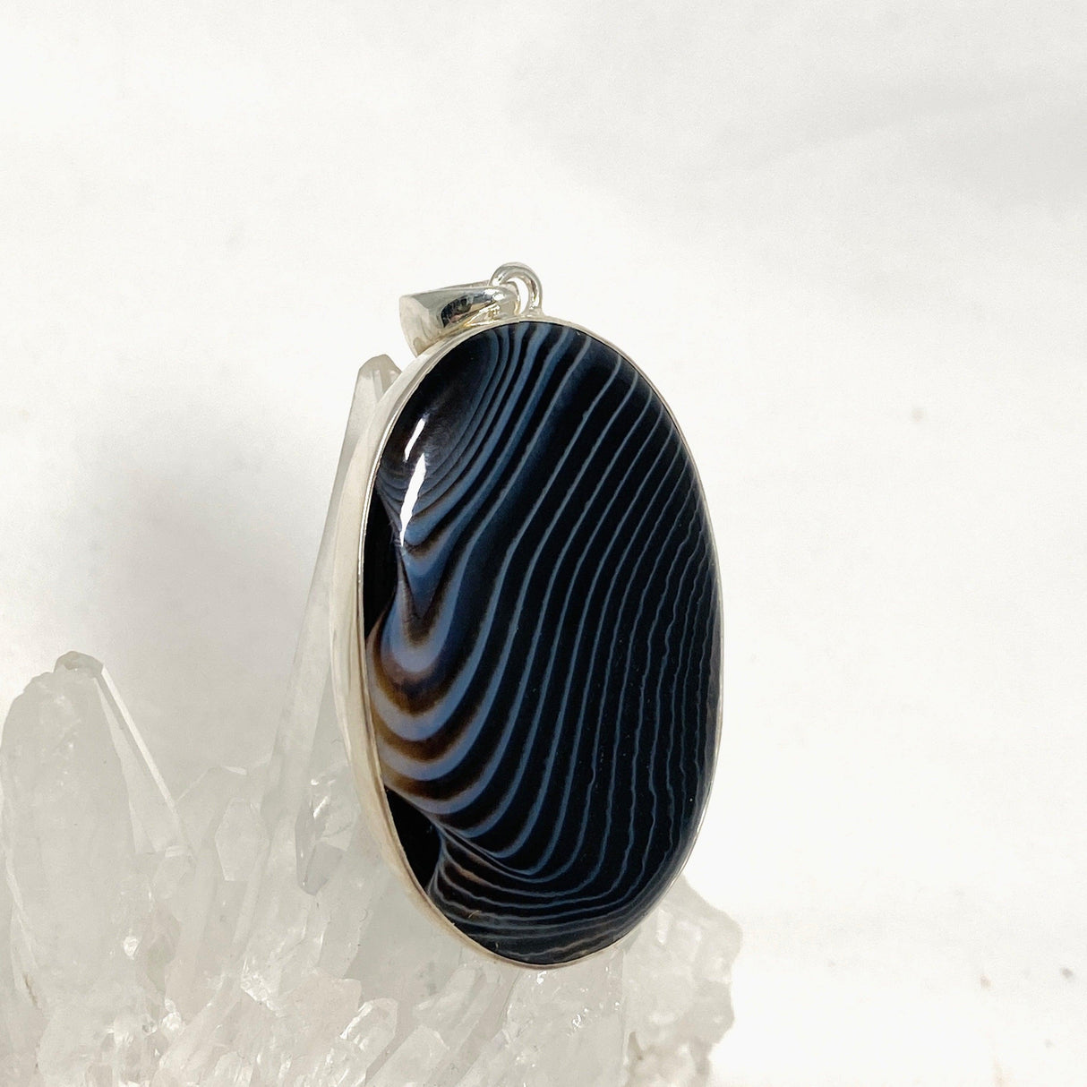 Banded Agate Oval Pendant KPGJ4350 - Nature's Magick