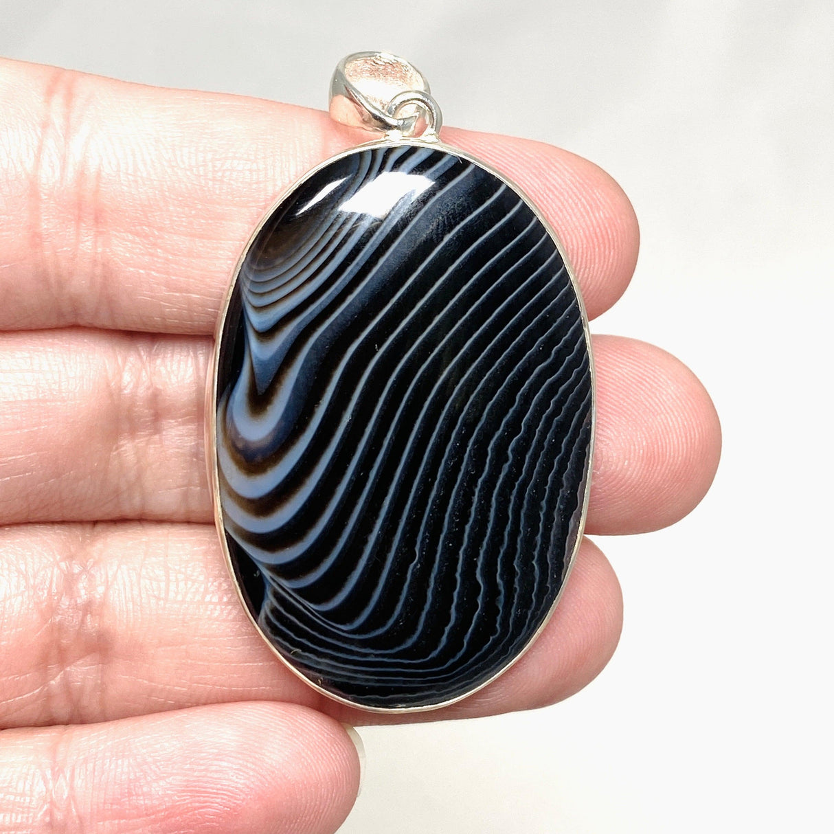 Banded Agate Oval Pendant KPGJ4350 - Nature's Magick