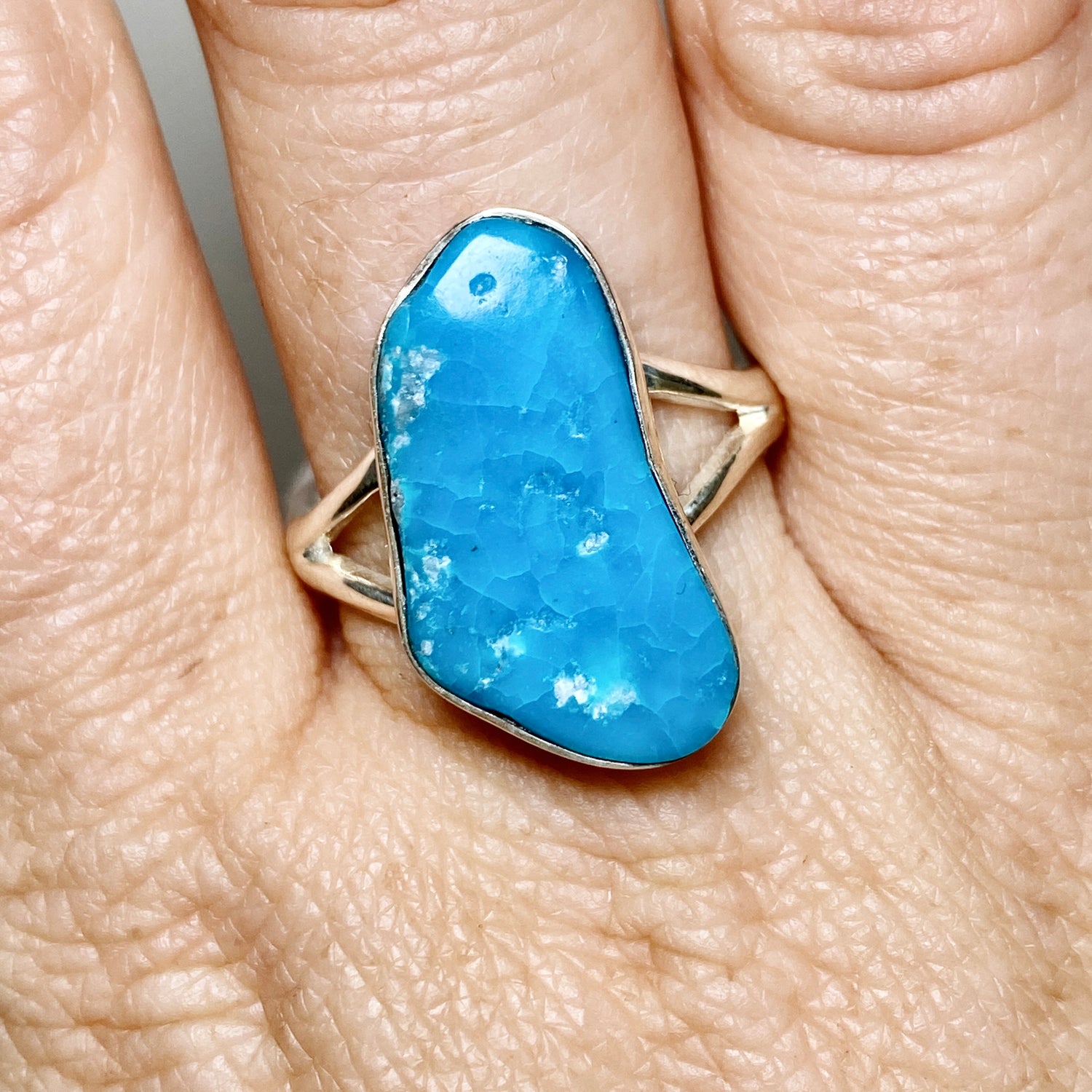Bisbee Turquoise Freeform Cabochon Split Band Ring Size 11 KRGJ3411