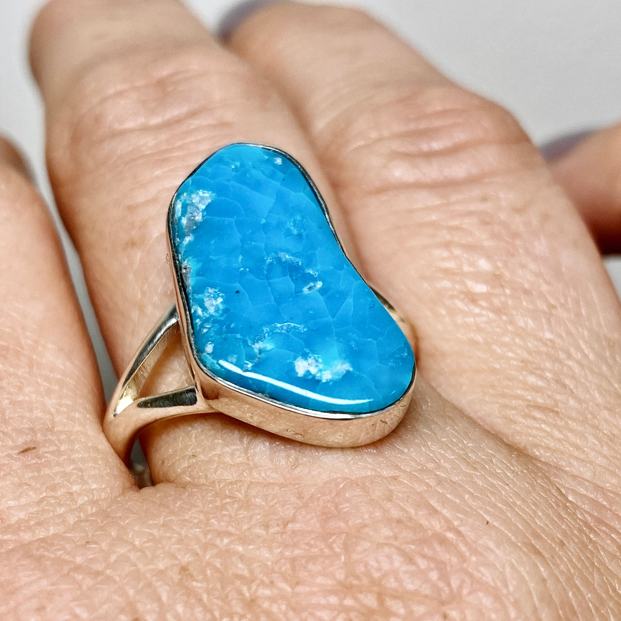 Bisbee Turquoise Freeform Cabochon Split Band Ring Size 11 KRGJ3411