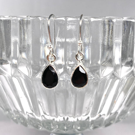 Black Onyx petite teardrop faceted earrings R2363-BOD - Nature's Magick