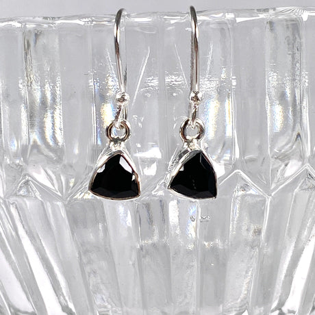 Black Onyx petite triangular faceted earrings R2363-BOT - Nature's Magick