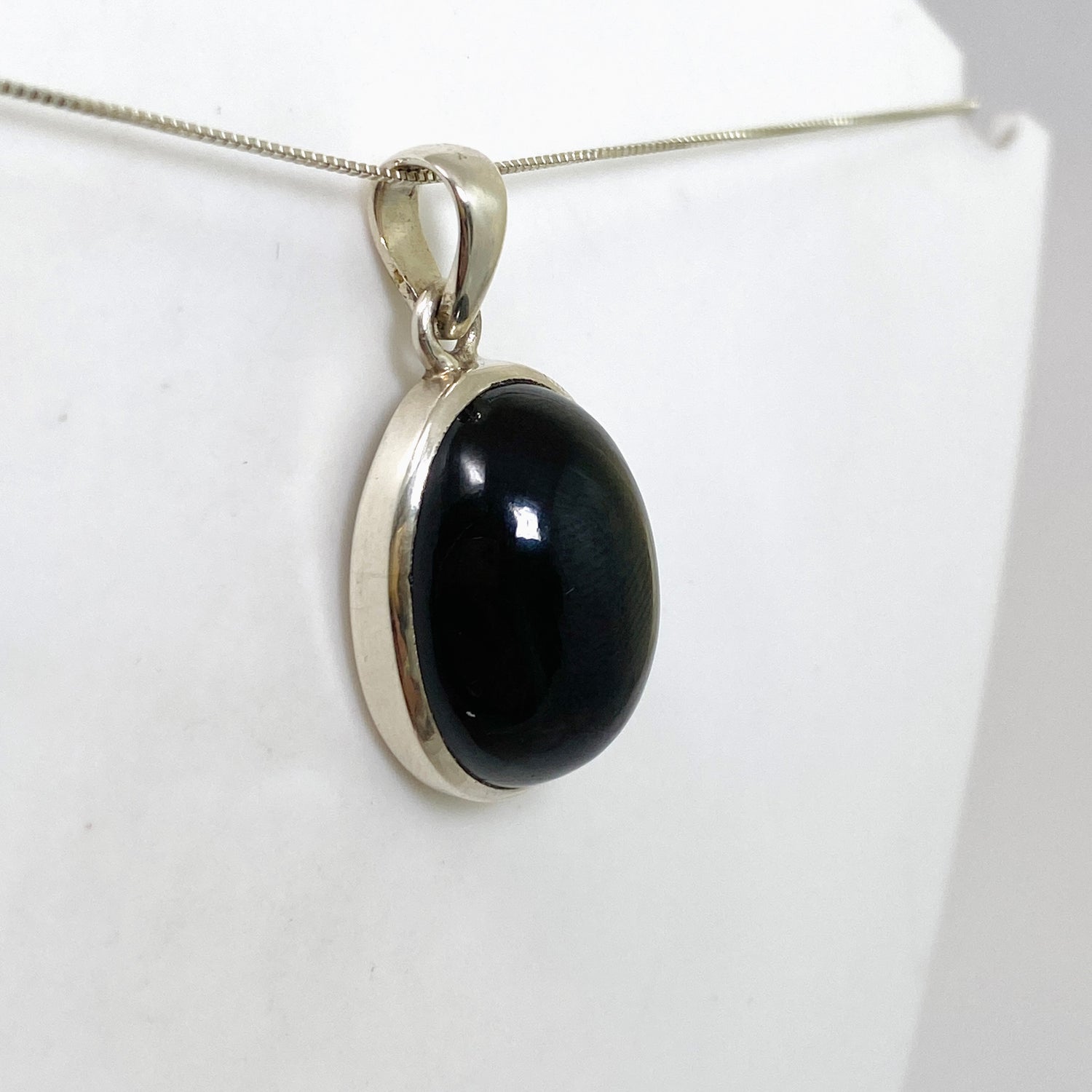 Black Star Diopside Oval Cabochon Pendant PPGJ1070