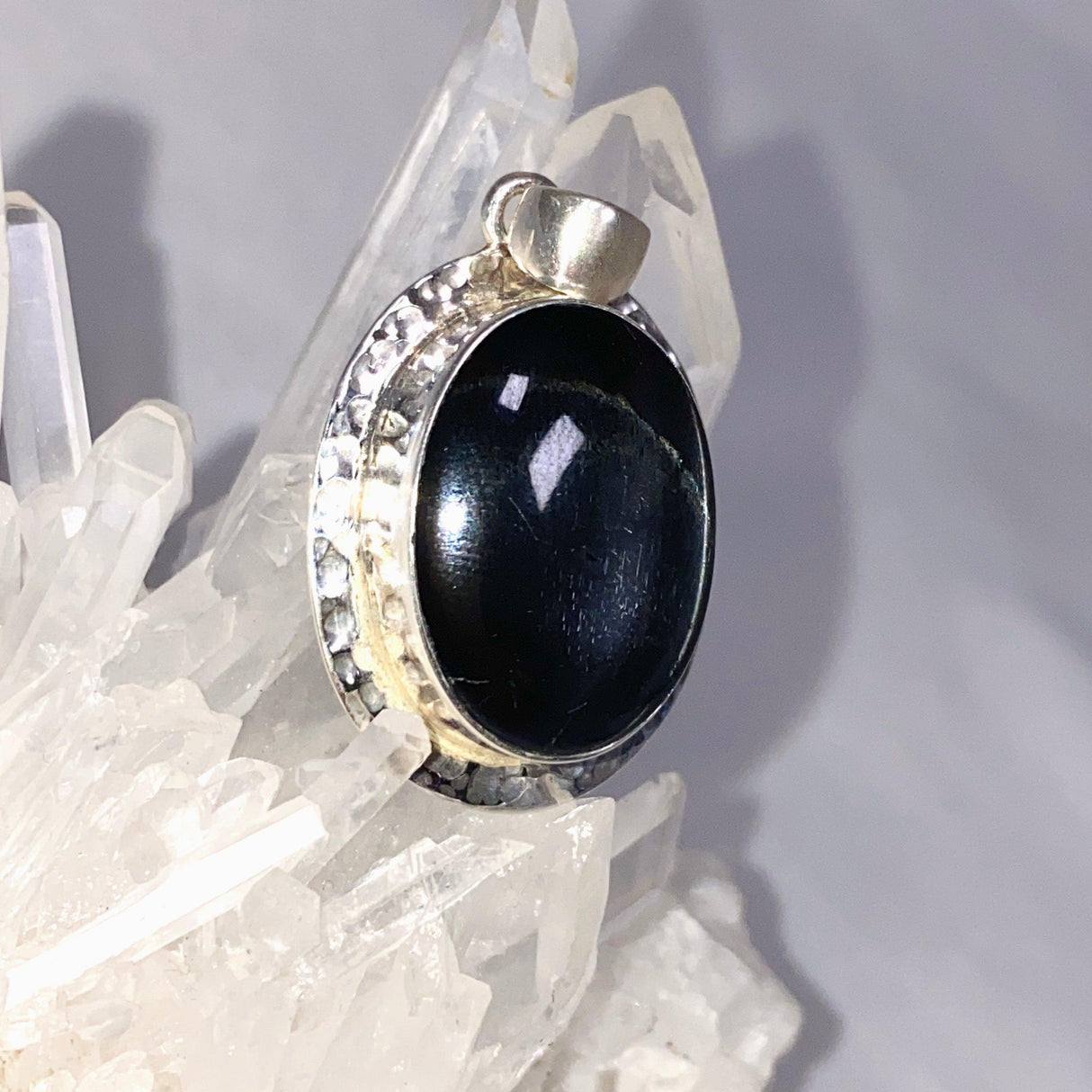 Black Star Diopside Oval Pendant in a Hammered Setting KPGJ4477 - Nature's Magick