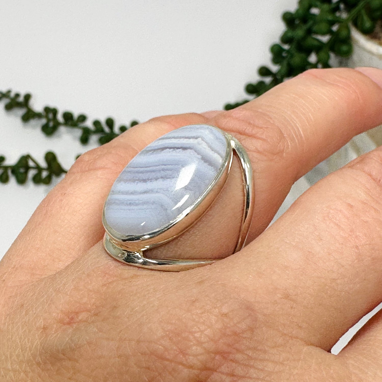 Blue Lace Agate Oval Cabochon Split Band Ring Size 7 KRGJ3378