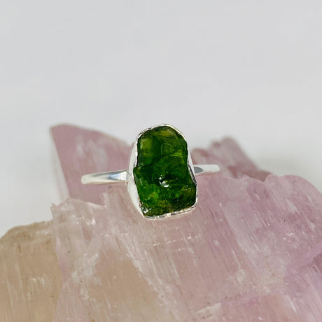 Chrome Diopside Raw Crystal Fine Band Ring R3701-CD - Nature's Magick