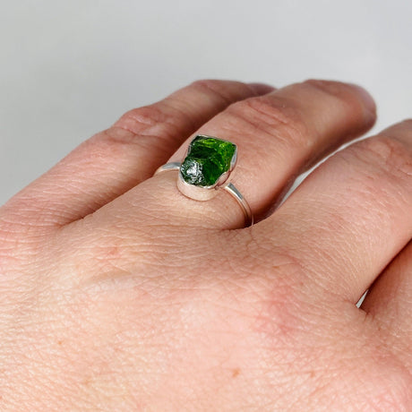 Chrome Diopside Raw Crystal Fine Band Ring R3701-CD - Nature's Magick