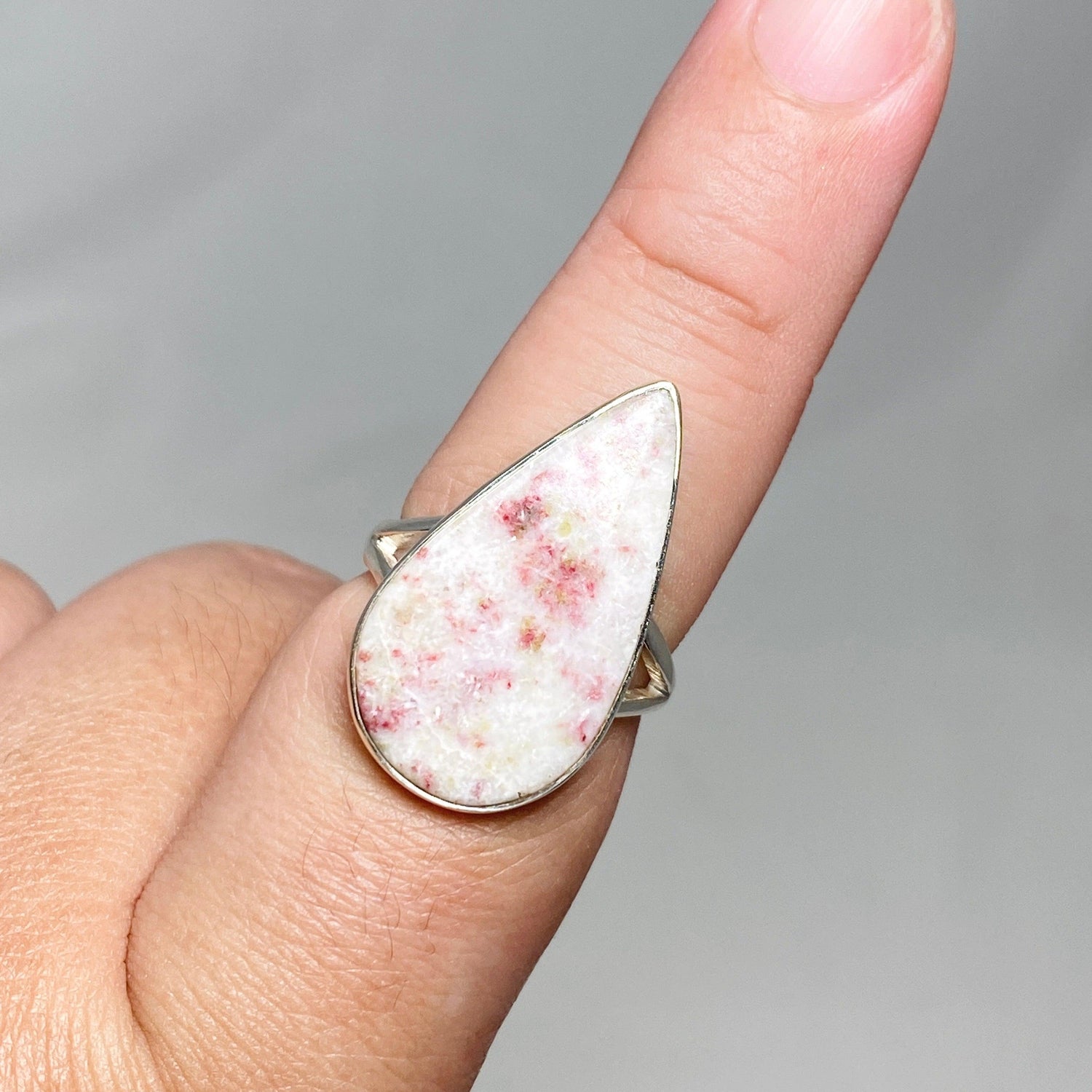 Cinnabar Teardrop Split Band Ring Size 9 KRGJ3175 - Nature's Magick