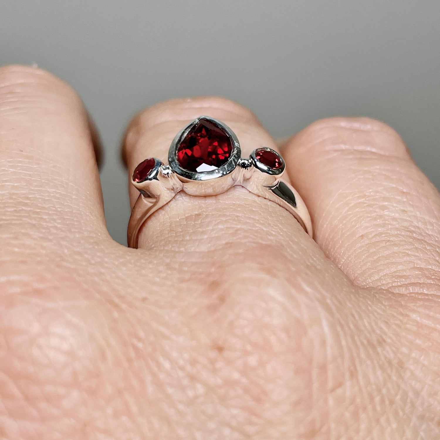 Garnet Faceted Gemstone Teardrop Ring with Accent Stones R3668