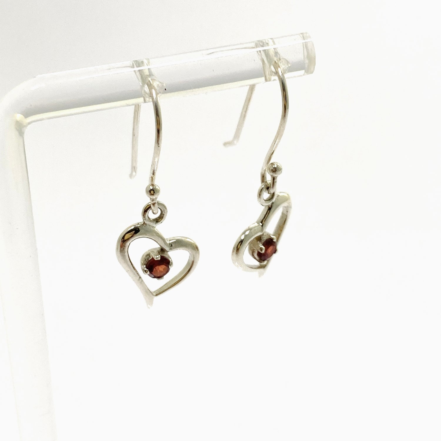Garnet Round Faceted Heart Earrings PEGJ341
