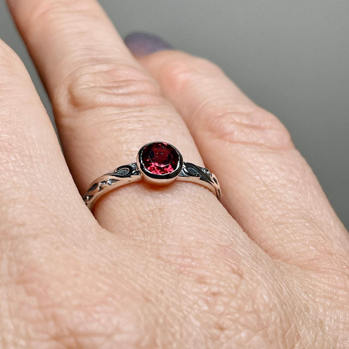 Garnet Round Faceted Ring in a Decorative Setting R4807