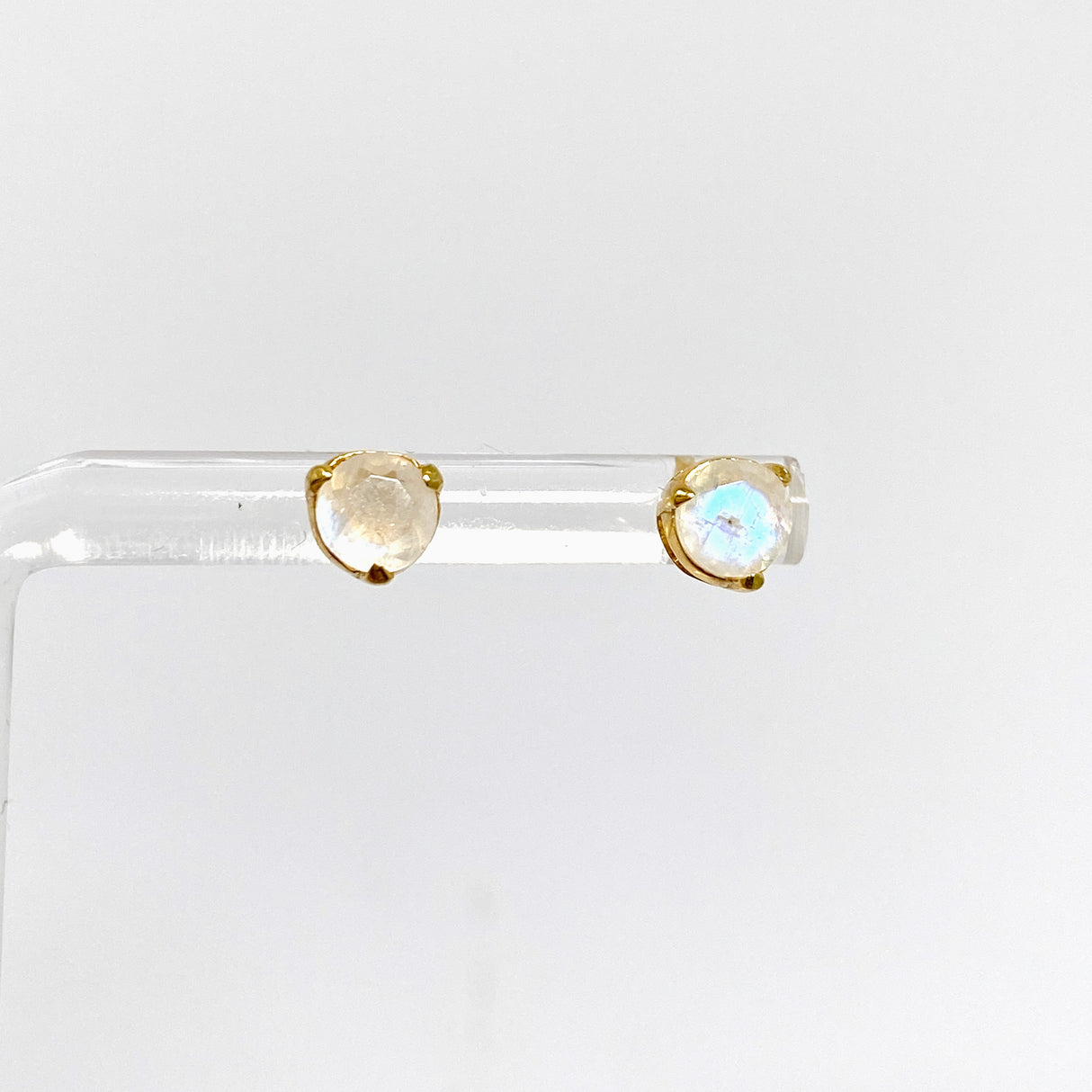 Gemstone Round Faceted 1 micron Gold Plated 3 claw Set Stud Earring 5mm PSE040