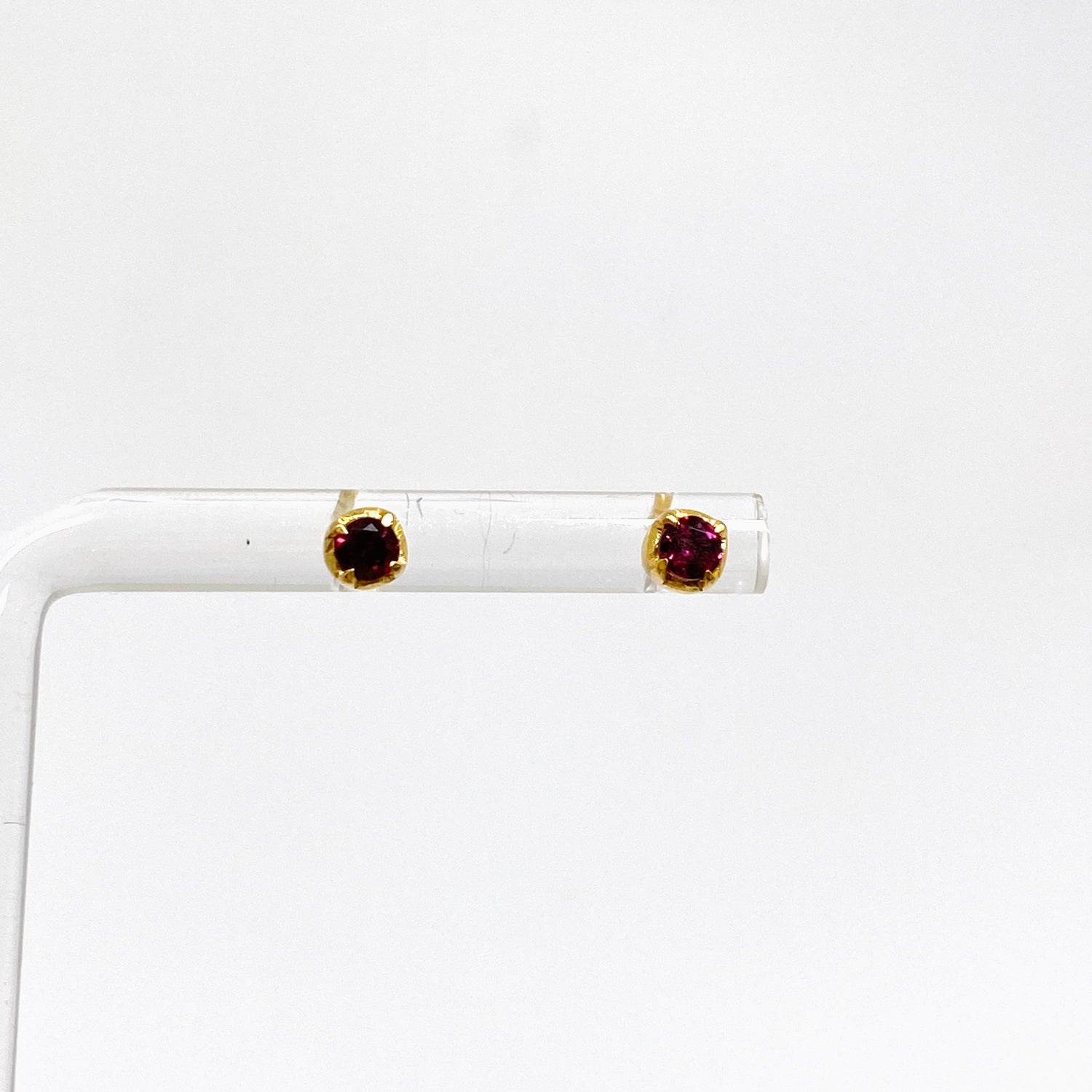 Gemstone Round Faceted 1 micron Gold Plated 4 claw Set Stud Earring 3mm PSE039