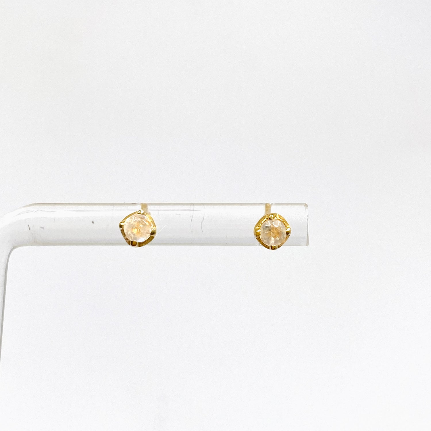 Gemstone Round Faceted 1 micron Gold Plated 4 claw Set Stud Earring 3mm PSE039