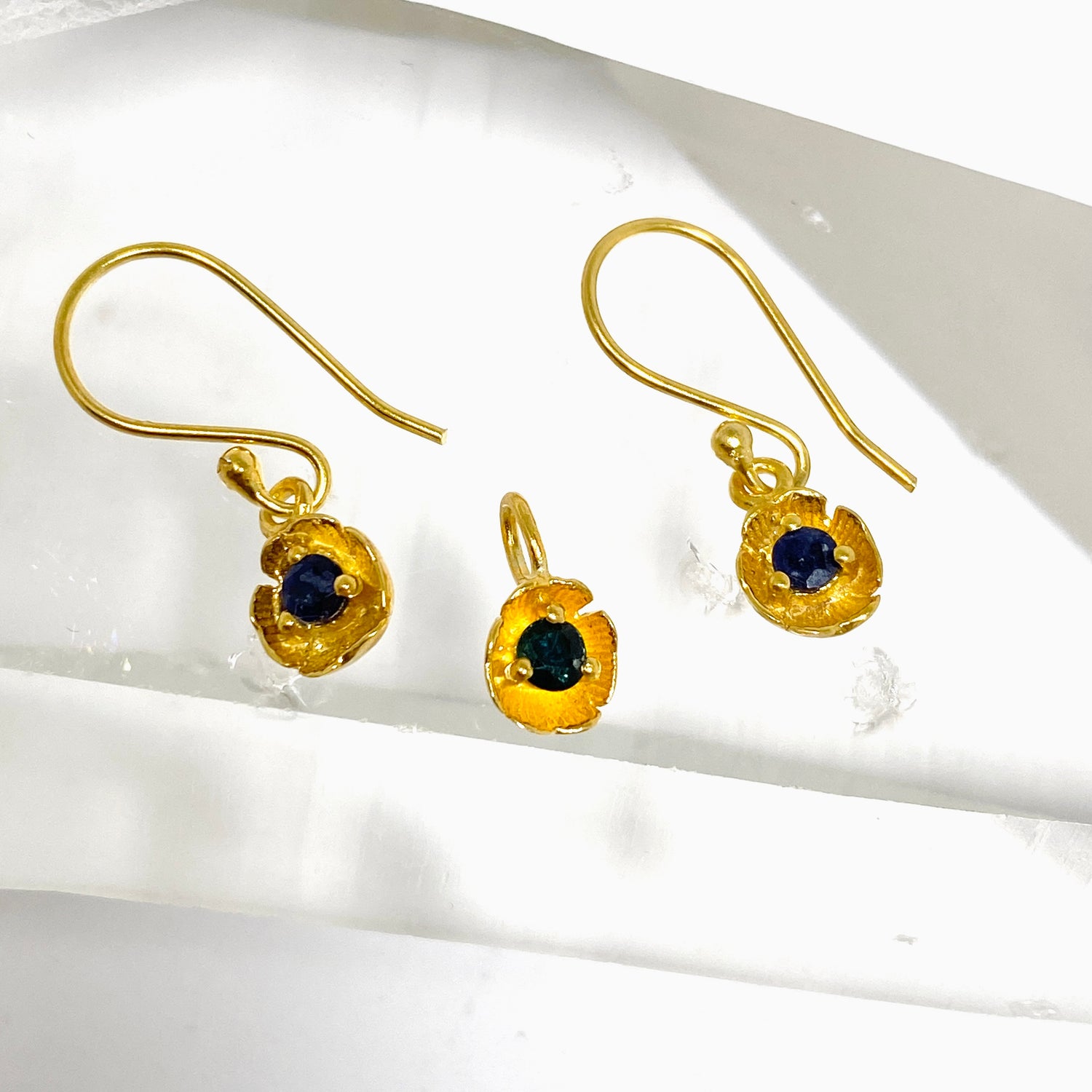 Gemstone Round Faceted 1 micron Gold Plated Flower Earrings PEGJ376